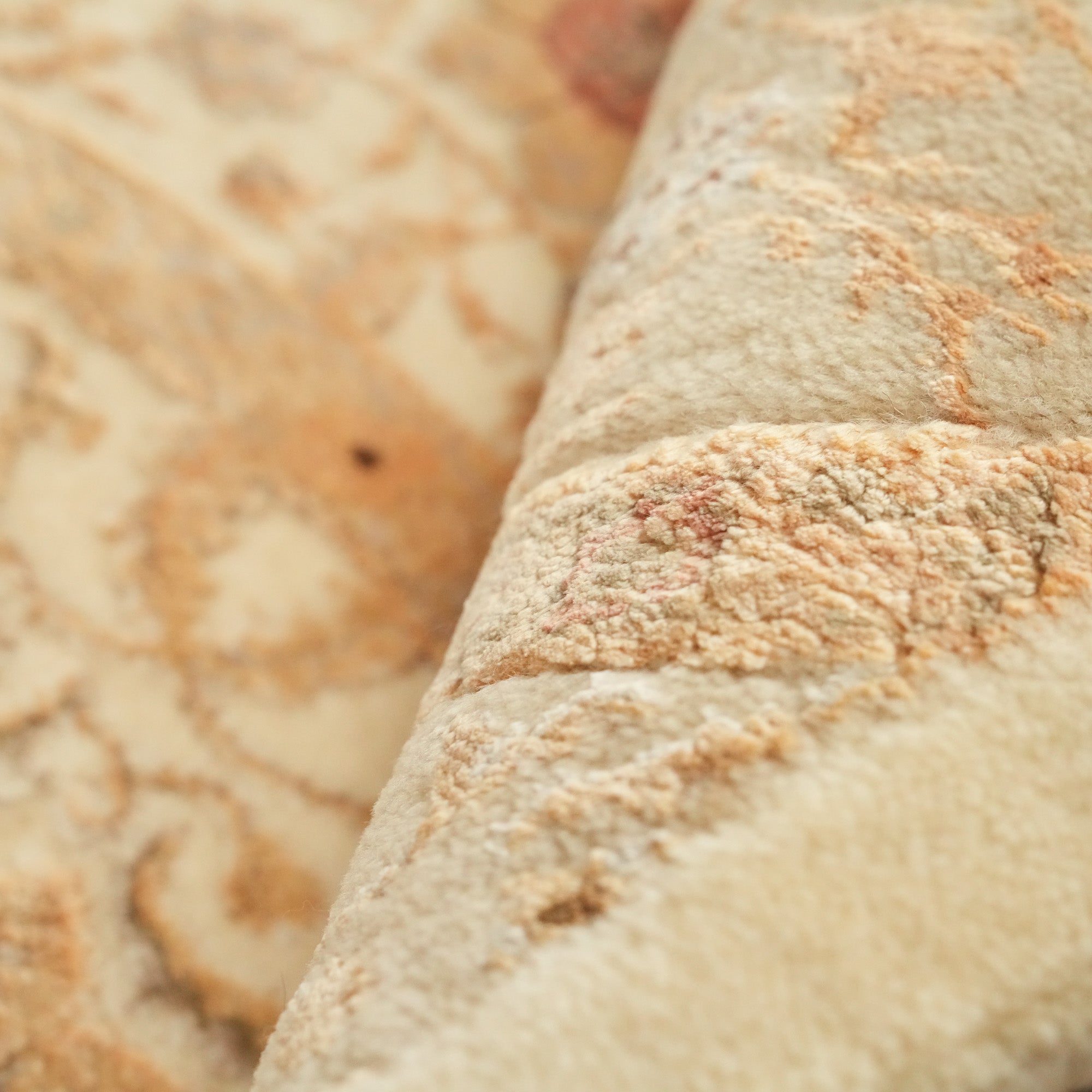 Ahteran Series Hand-Woven Flower Patterned Cream Carpet