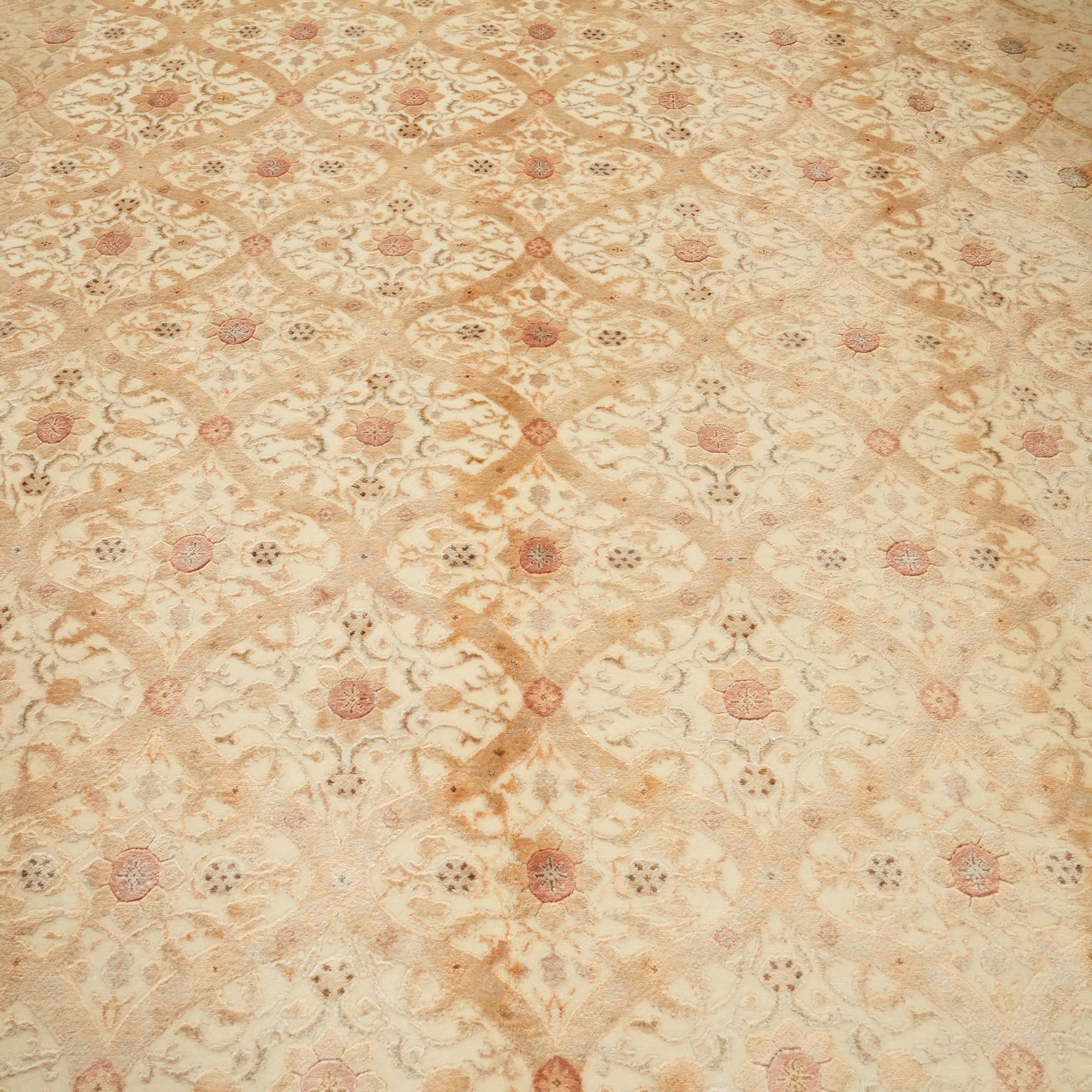 Ahteran Series Hand-Woven Flower Patterned Cream Carpet