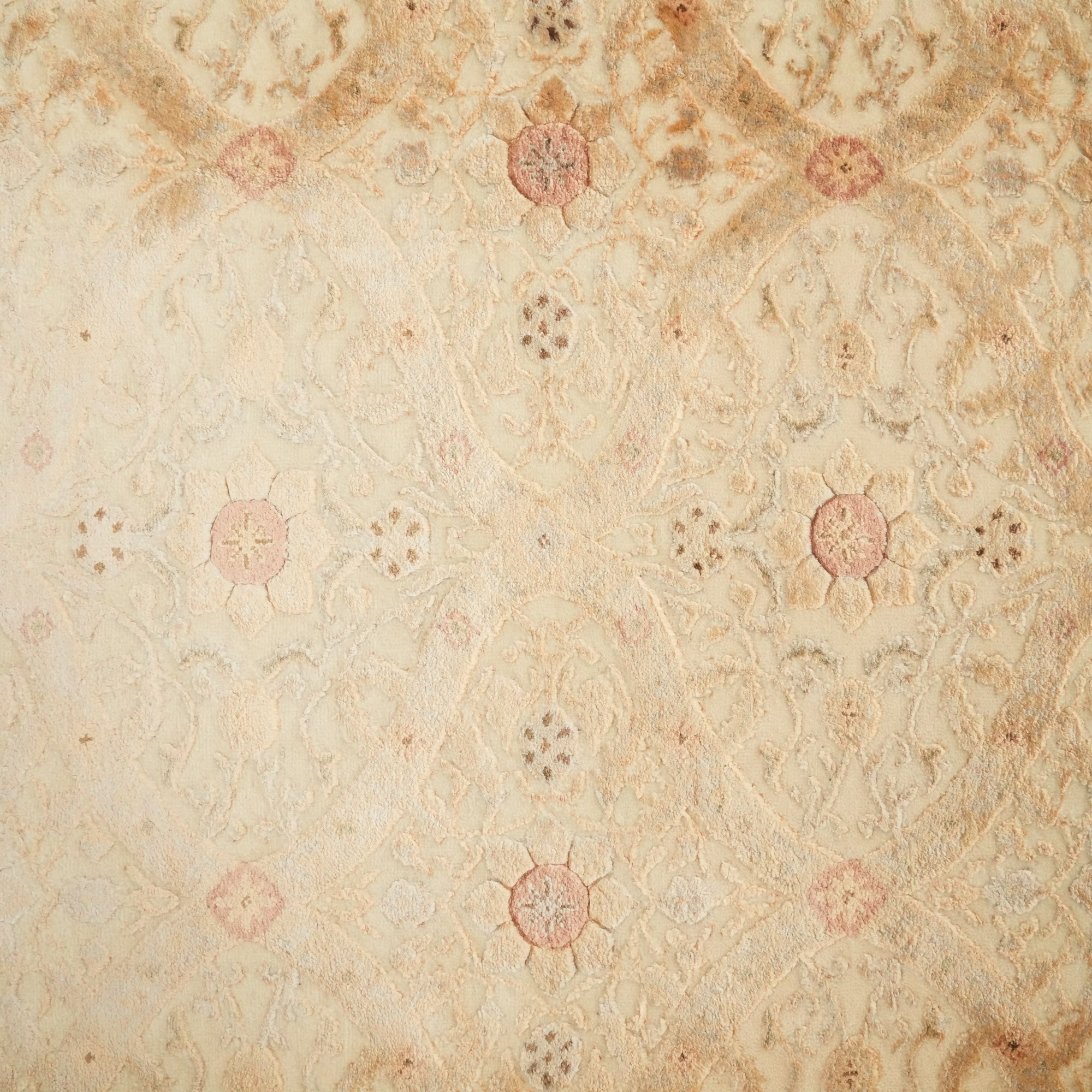 Ahteran Series Hand-Woven Flower Patterned Cream Carpet