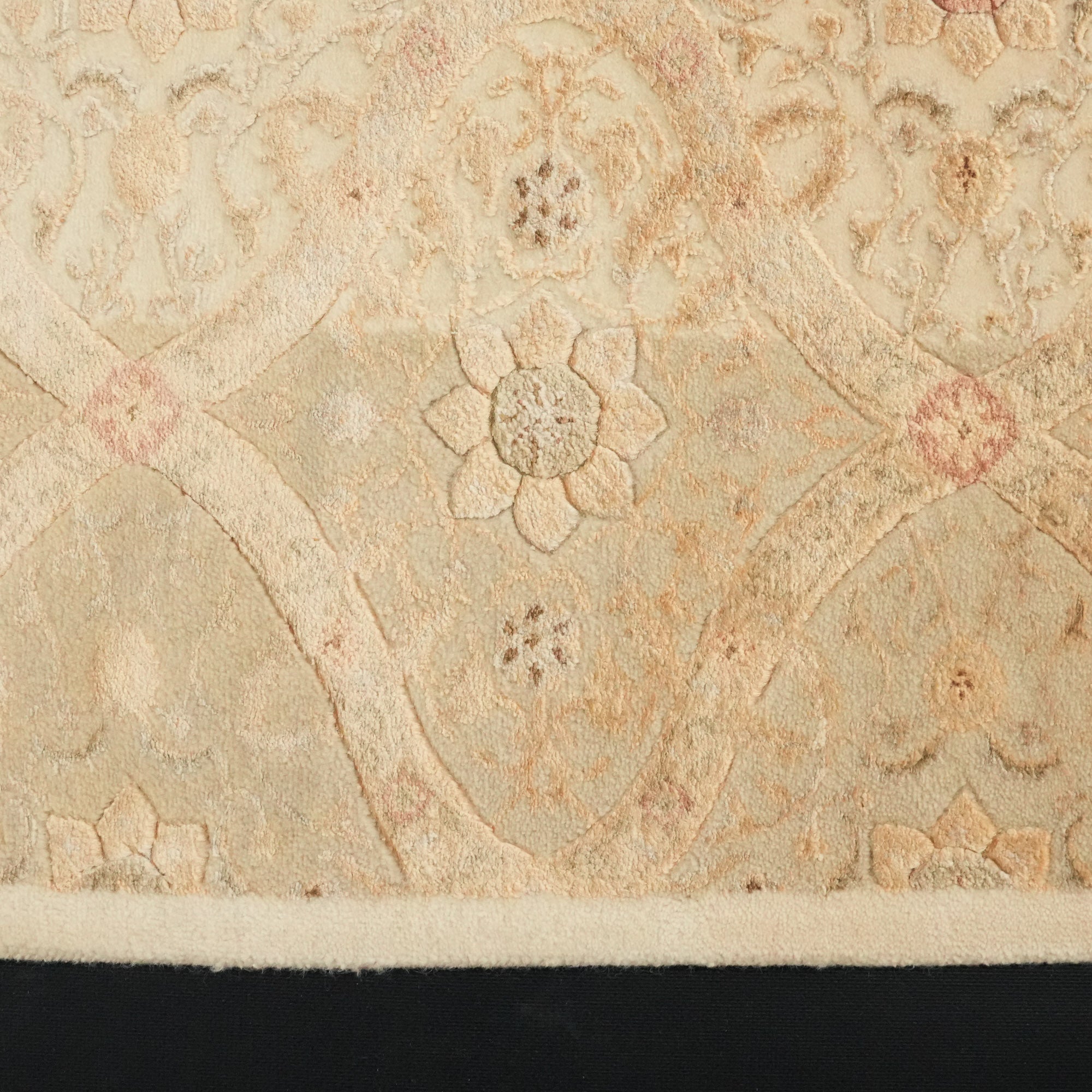 Ahteran Series Hand-Woven Flower Patterned Cream Carpet