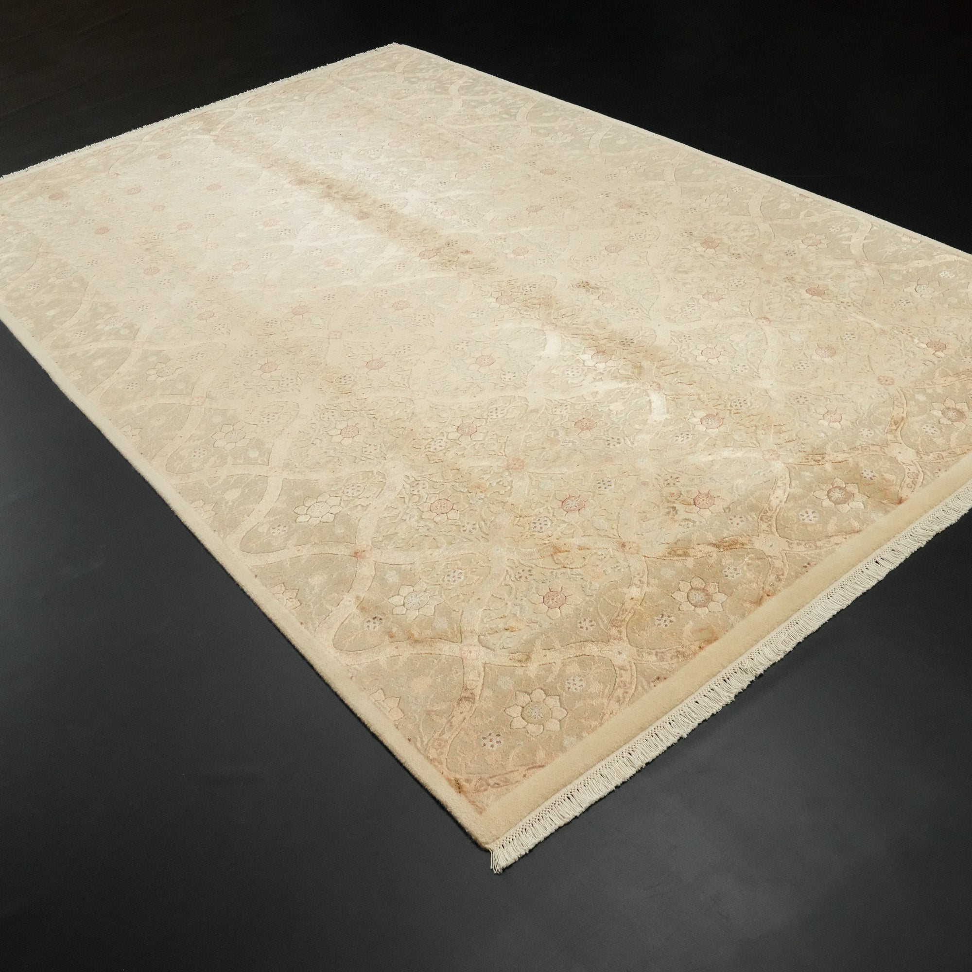 Ahteran Series Hand-Woven Flower Patterned Cream Carpet