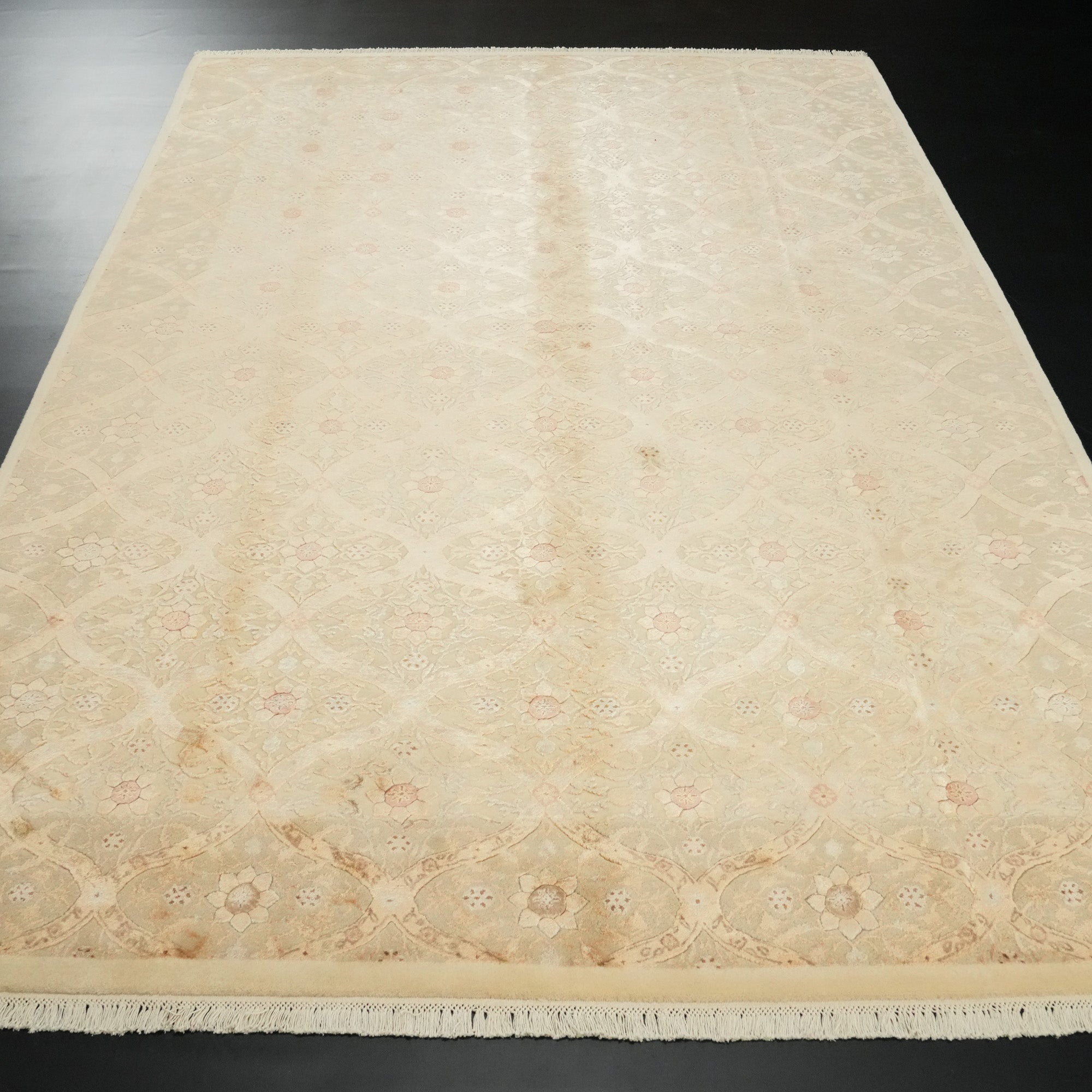 Ahteran Series Hand-Woven Flower Patterned Cream Carpet
