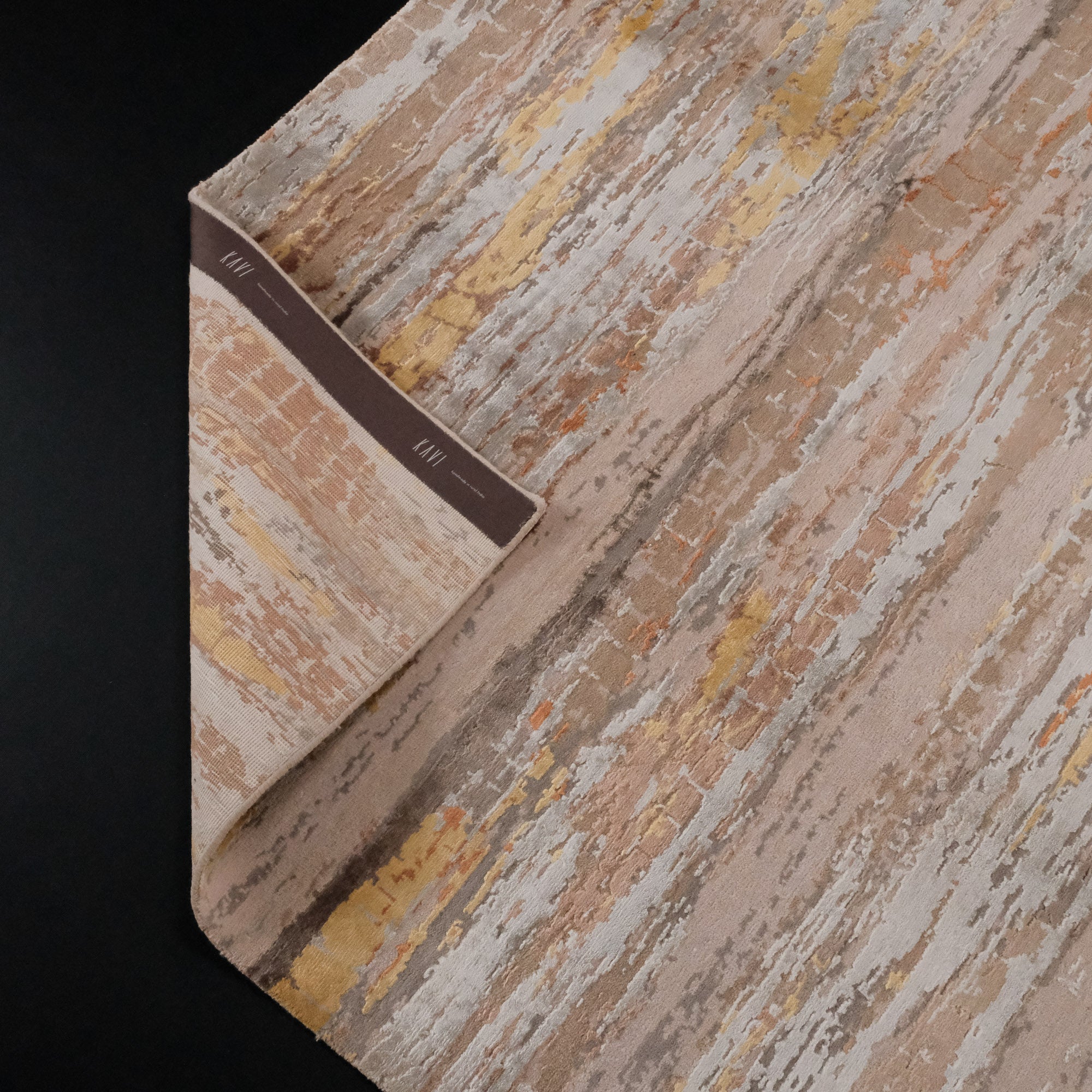 El Dokuma Soyut Desenli Bej Yün Bambu Halı