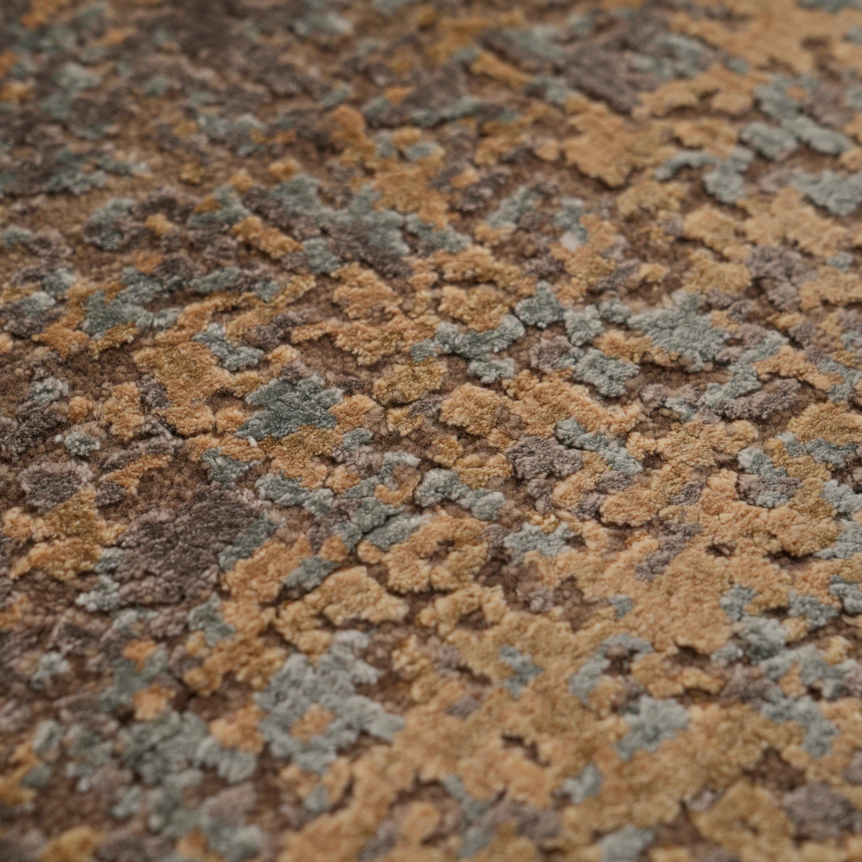 Aren Serisi El Dokuma Gri Soyut Desenli Yün Halı