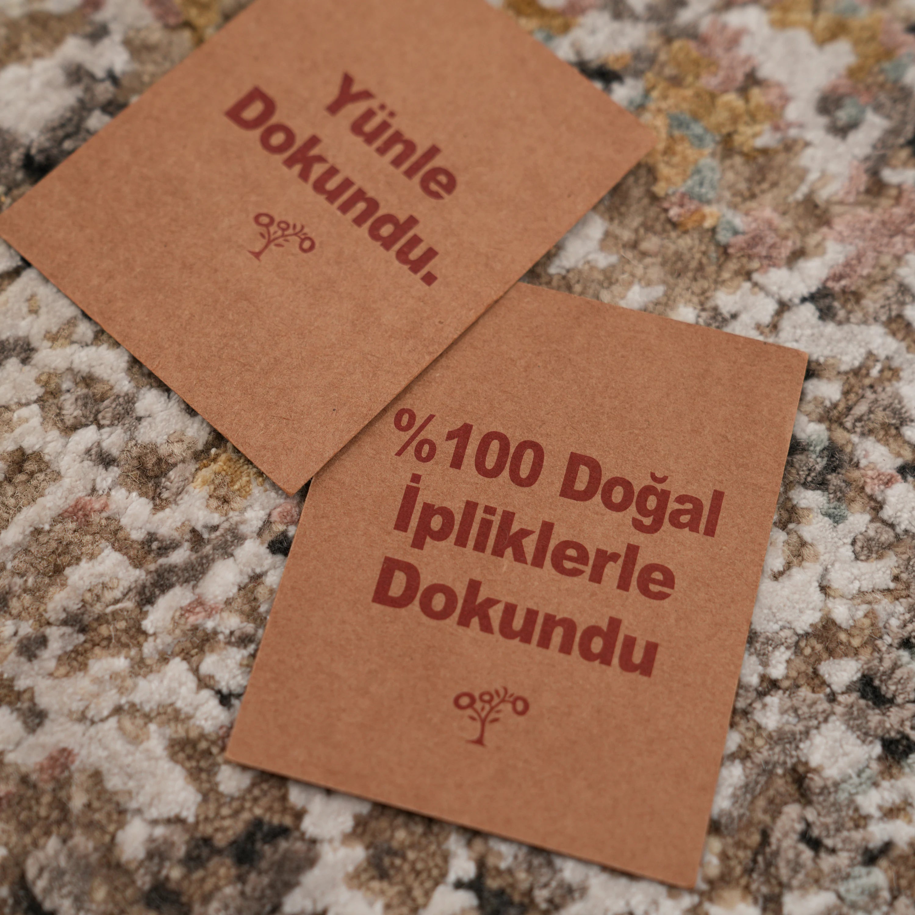 Aren Serisi El Dokuma Gri Soyut Desenli Yün Halı