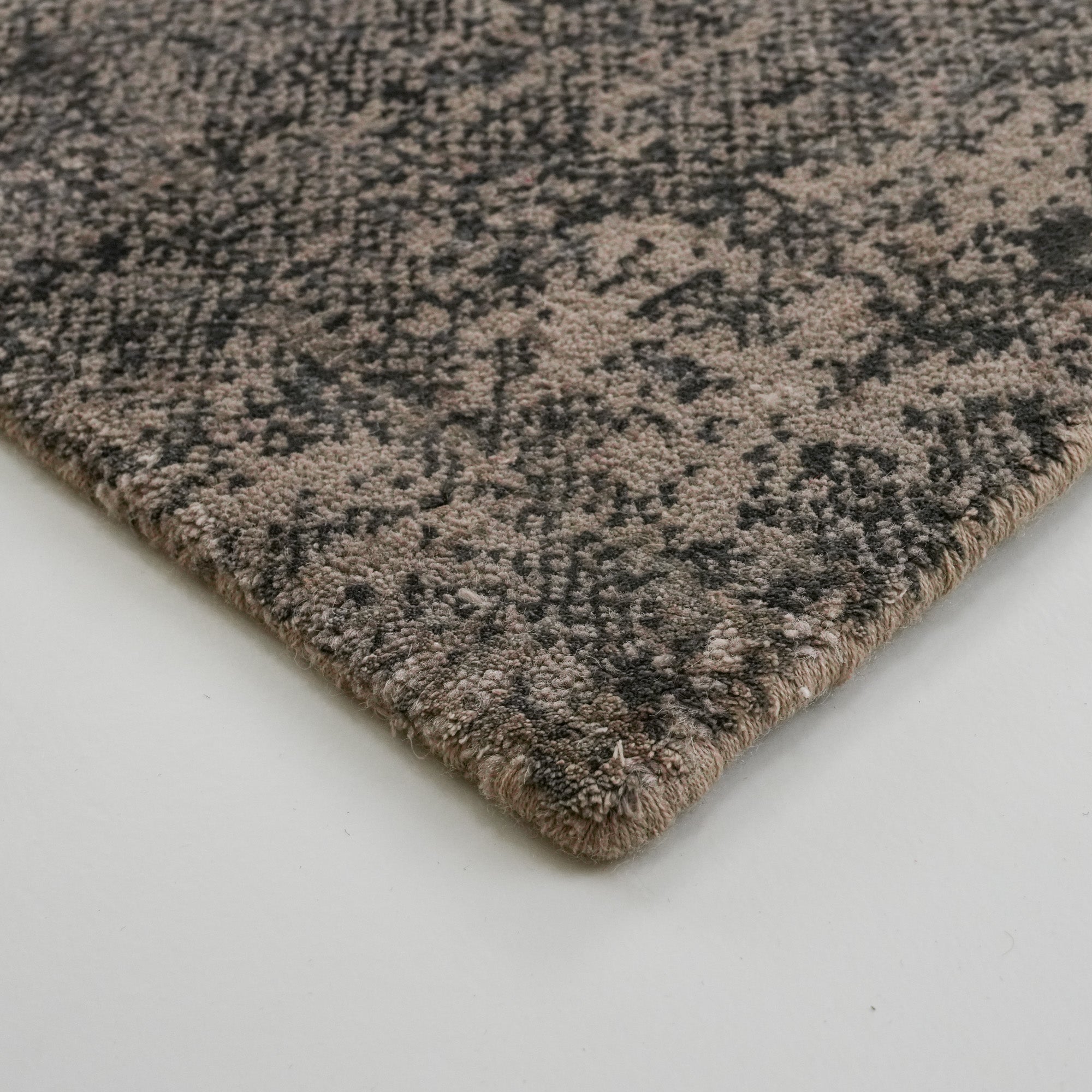 Aren Series Handwoven Abstract Patterned Gray Rug