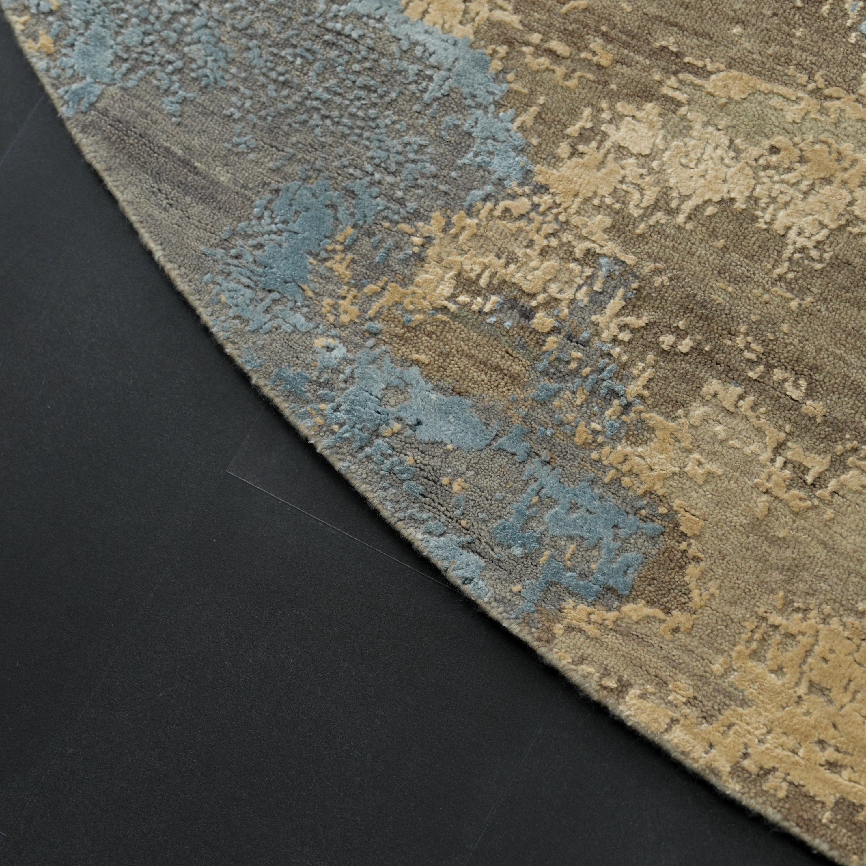 Aren Serisi El Dokuma Soyut Desenli Gri İpekli Yün Yuvarlak Halı