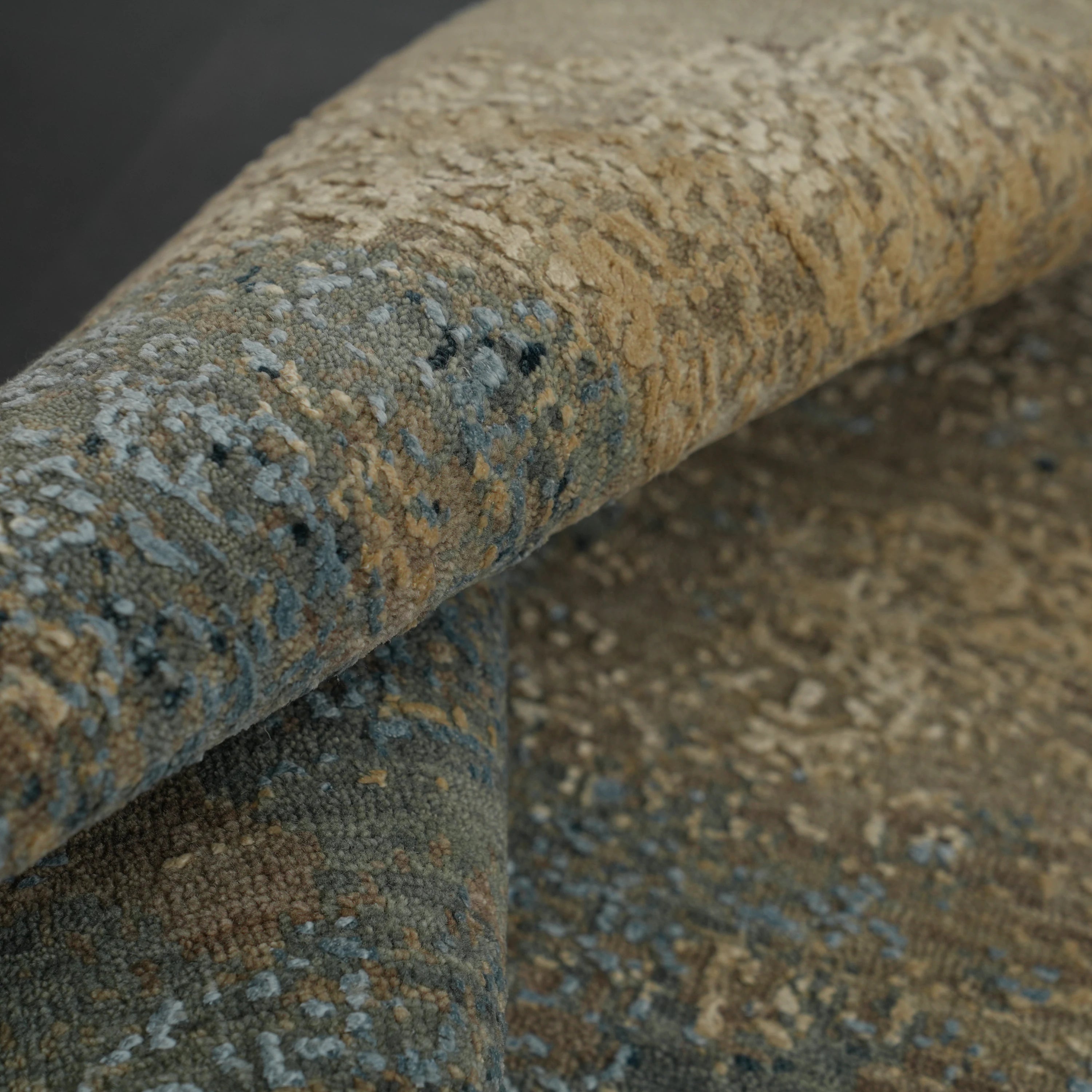 Aren Serisi El Dokuma Soyut Desenli Gri İpekli Yün Yuvarlak Halı