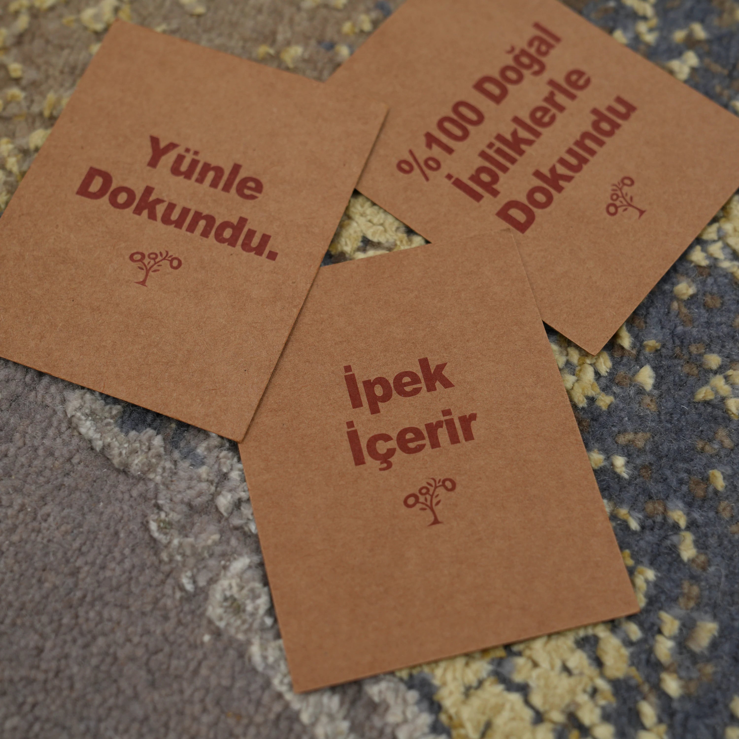 Aren Serisi El Dokuma Soyut Desenli Gri Yün İpekli Yuvarlak Halı