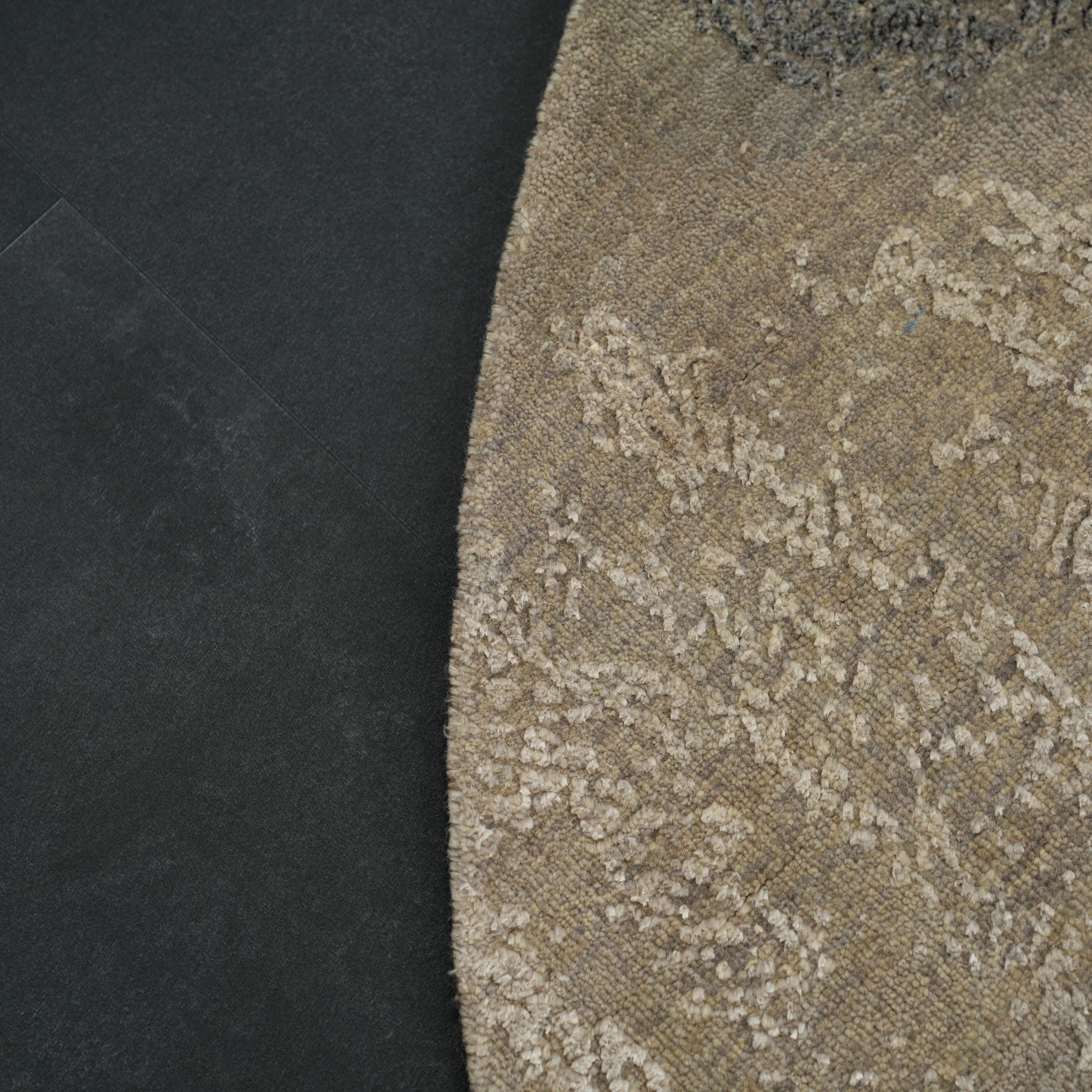 Aren Serisi El Dokuma Soyut Desenli İpekli Yün Gri Yuvarlak Halı