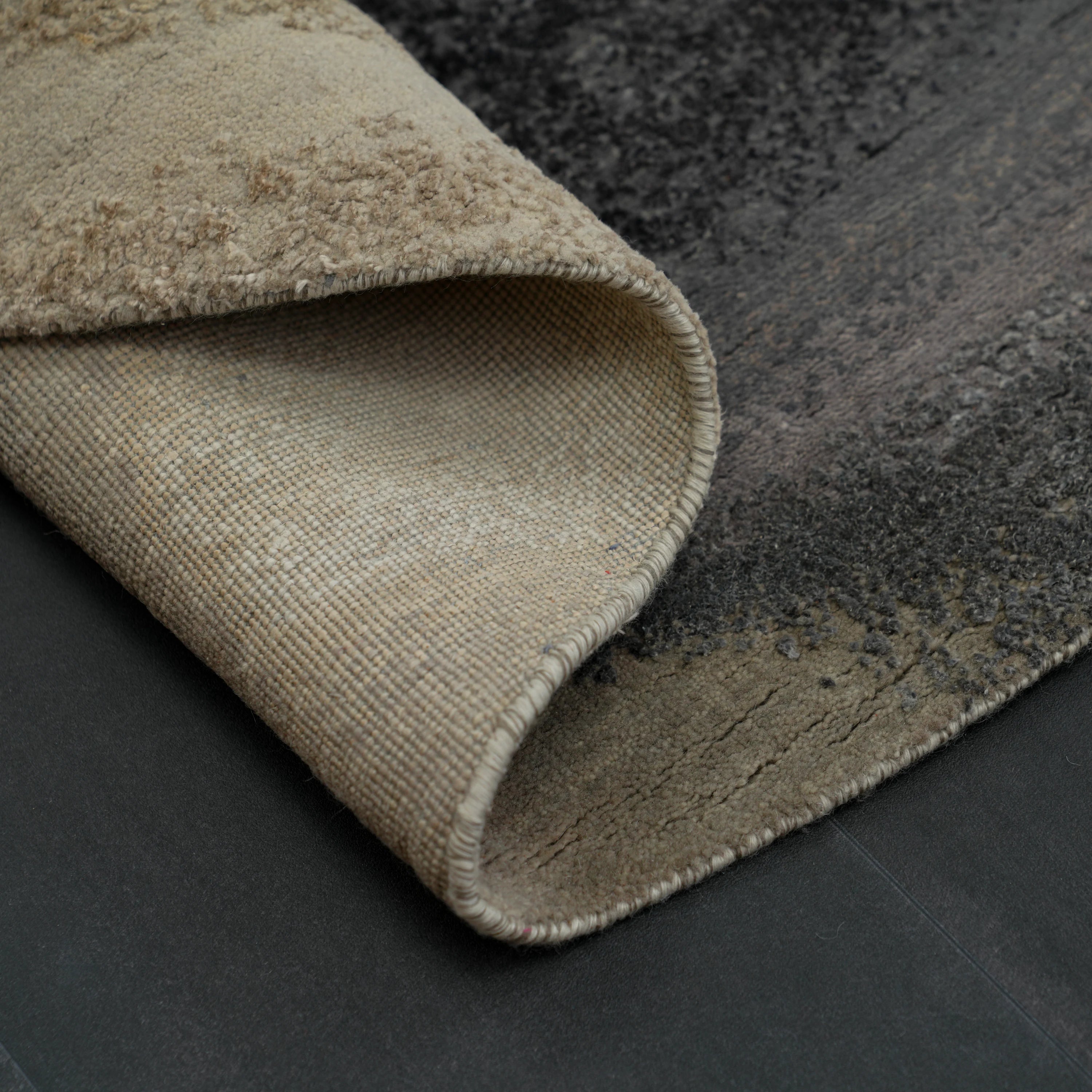 Aren Serisi El Dokuma Soyut Desenli İpekli Yün Gri Yuvarlak Halı