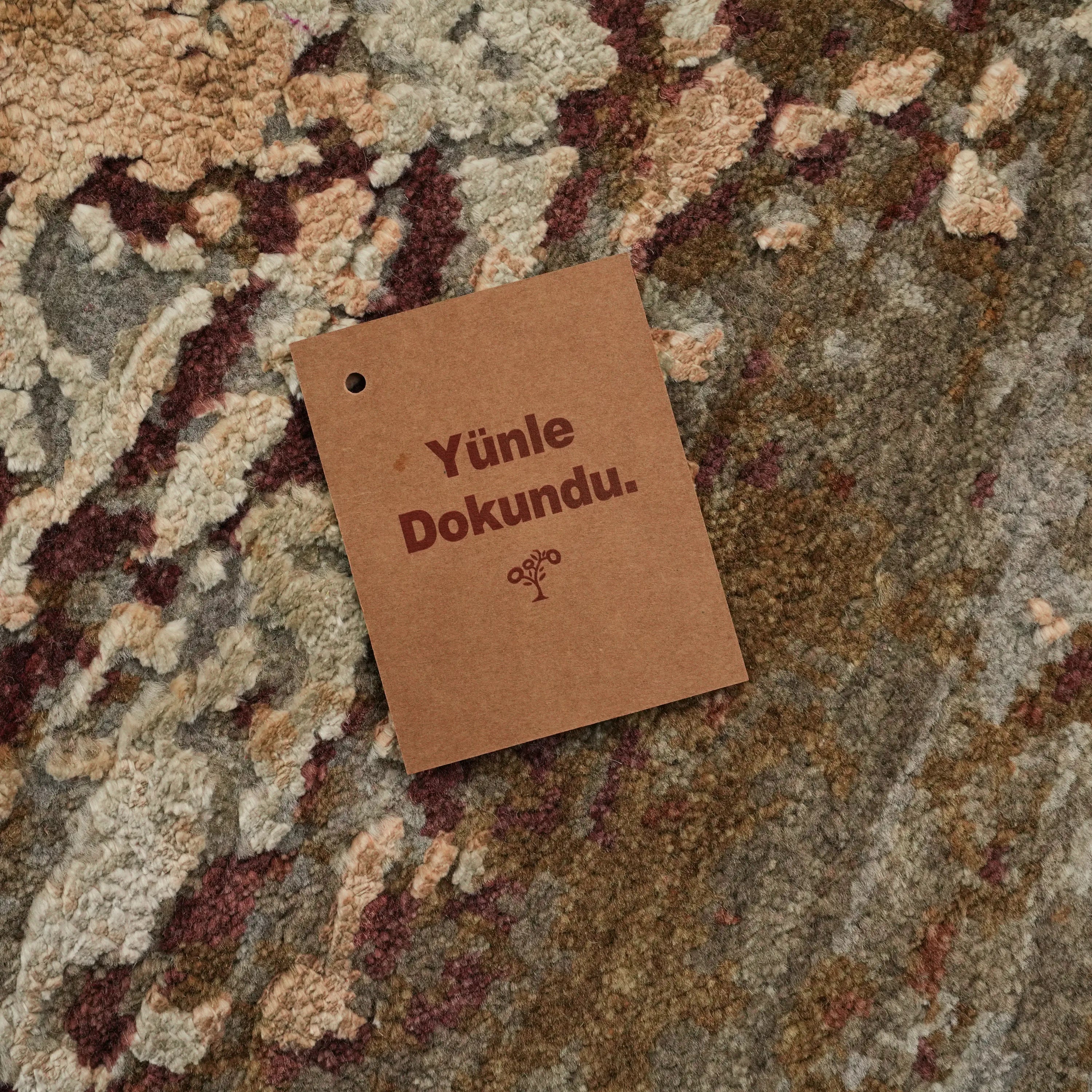 Aren Series Handwoven Abstract Pattern Mink Silk Rug