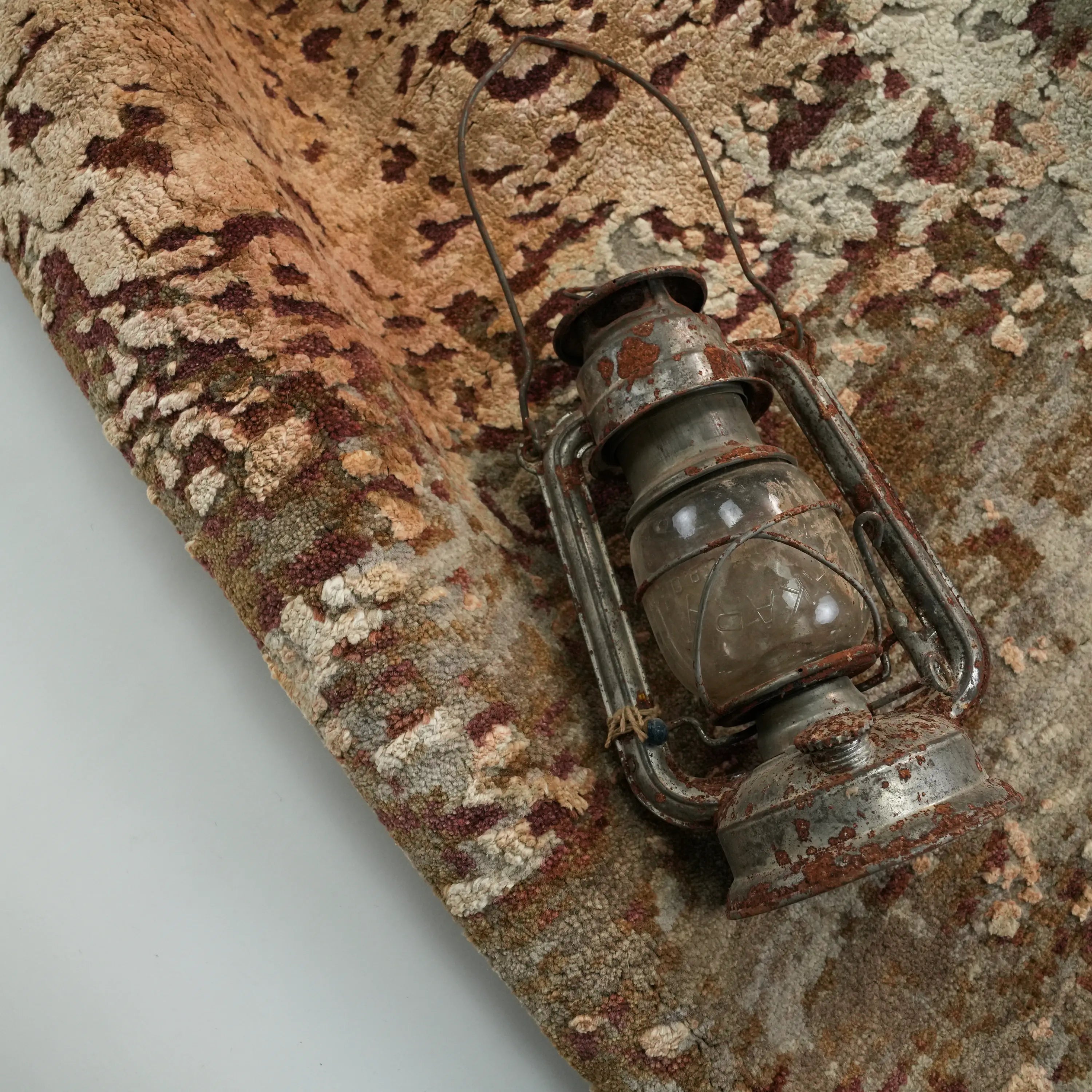 Aren Series Handwoven Abstract Pattern Mink Silk Rug