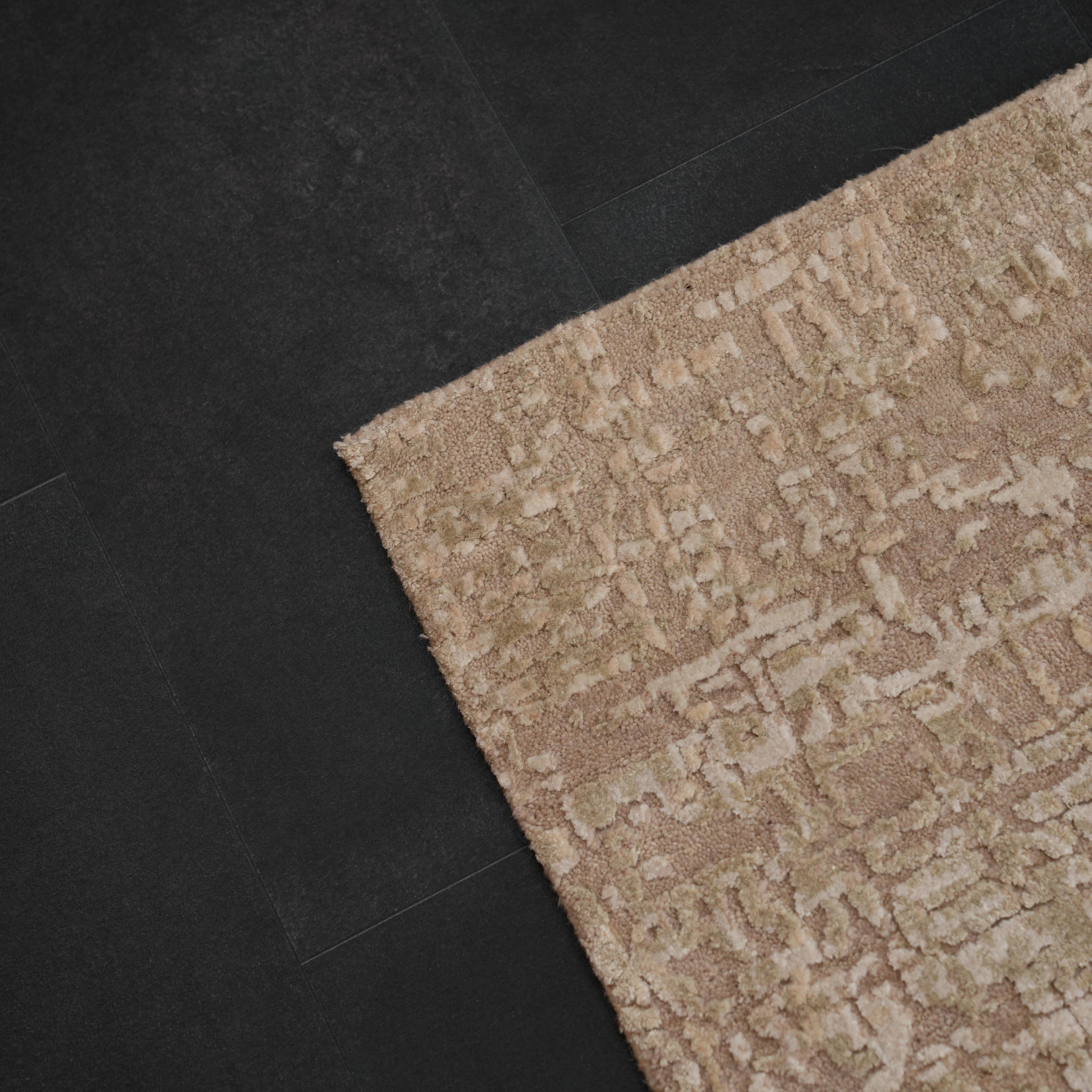 Aren Serisi El Dokuma Soyut Desenli Yün Vizon Halı