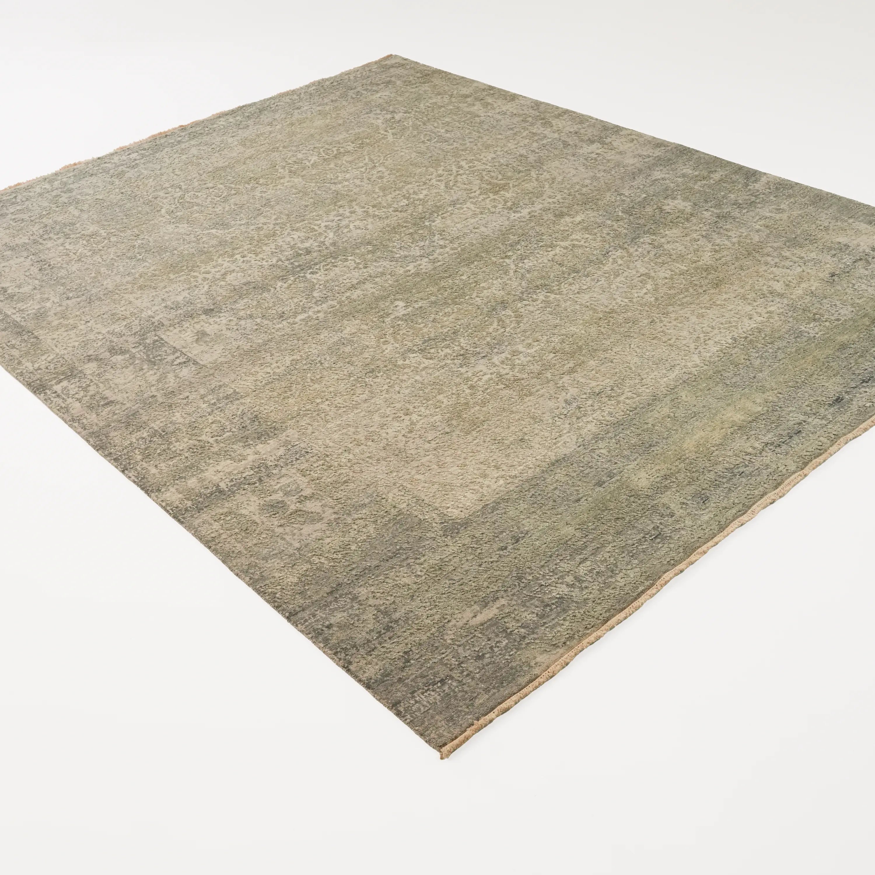 Aren Series Handwoven Vintage Patterned Gray Silky Rug