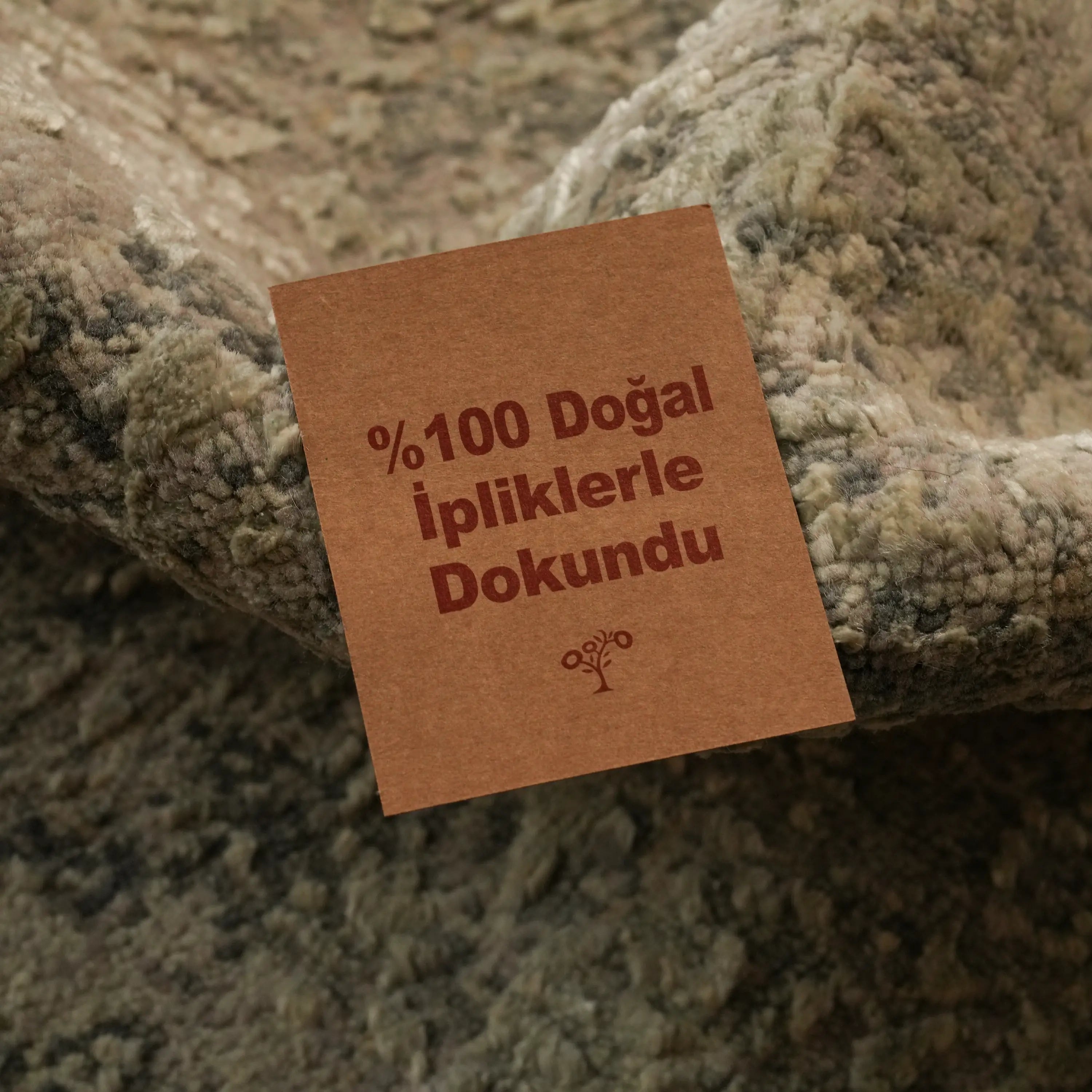 Aren Series Handwoven Vintage Patterned Gray Silky Rug