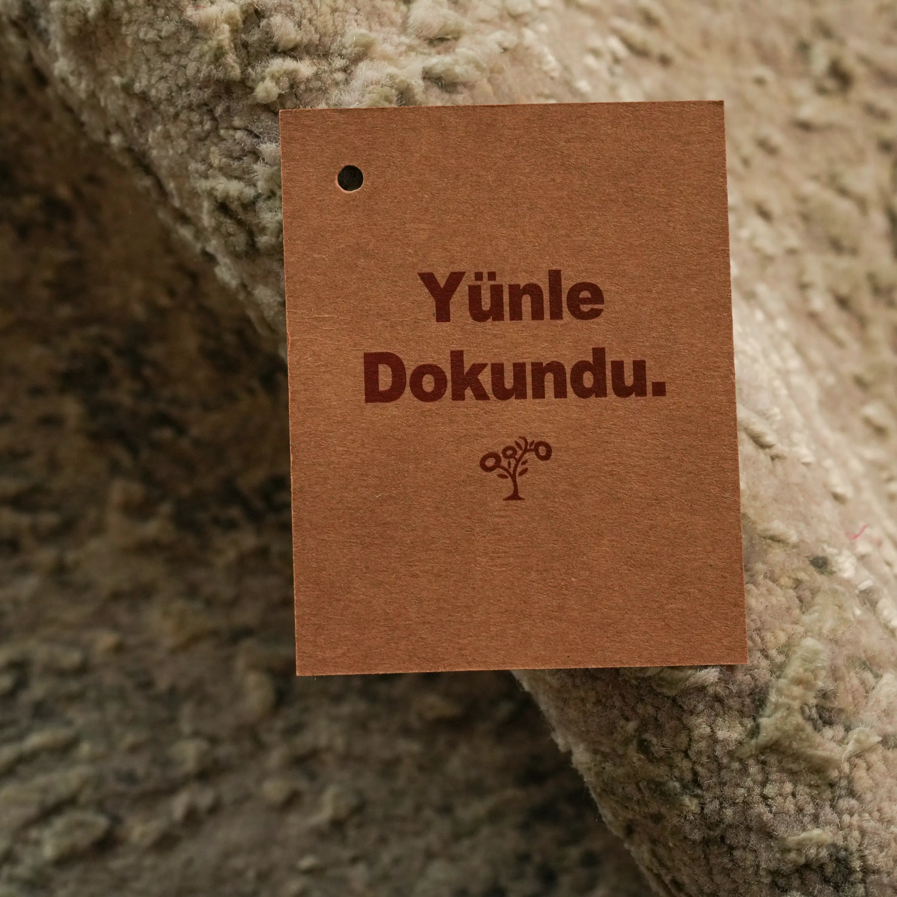 Aren Series Handwoven Vintage Patterned Gray Silky Rug