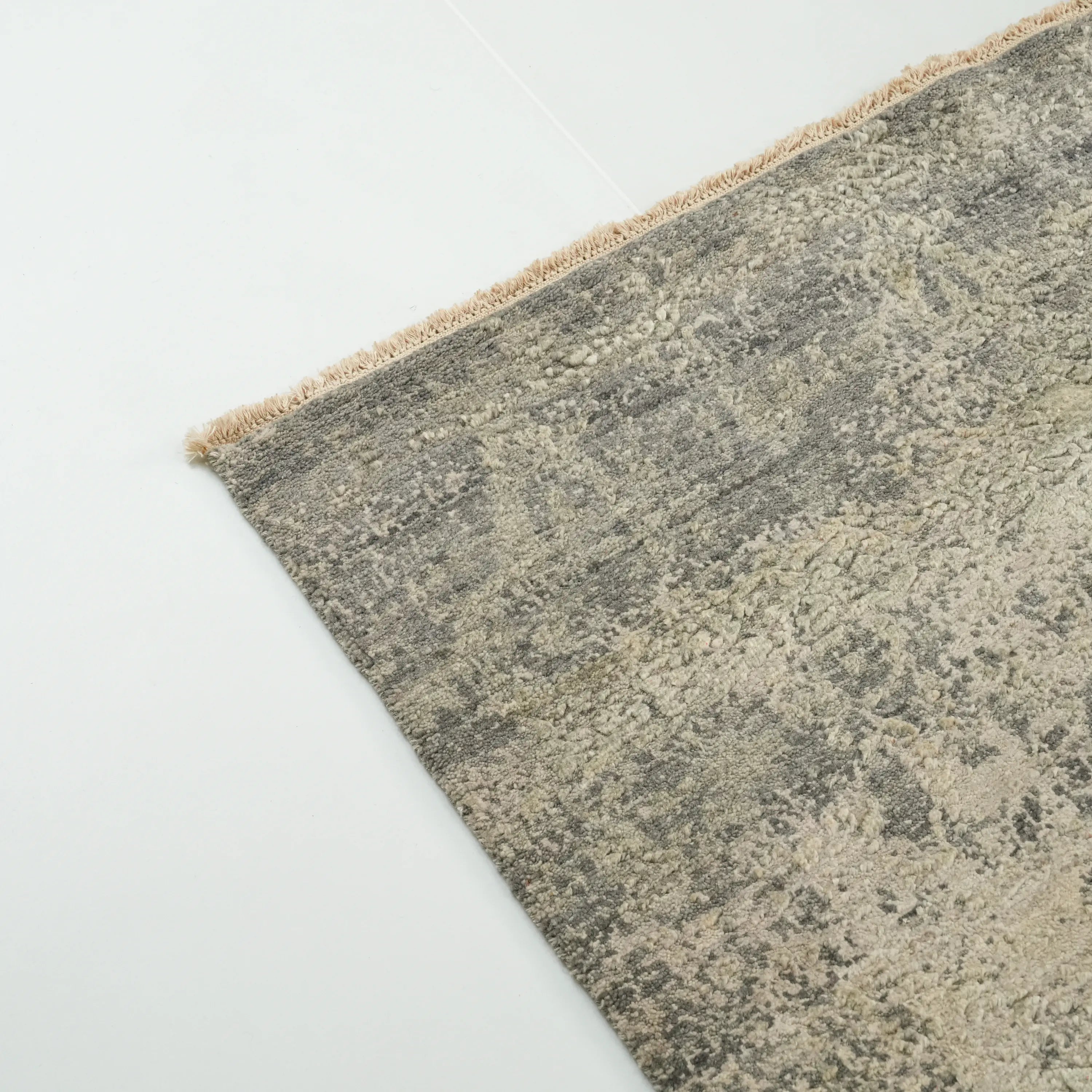 Aren Series Handwoven Vintage Patterned Gray Silky Rug