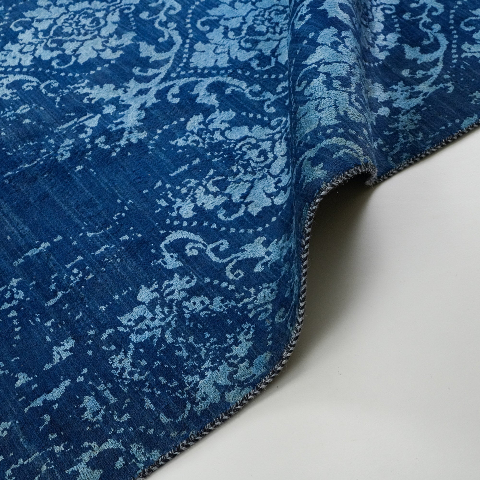 Ayan Series Handwoven Vintage Patterned Navy Wool Rug