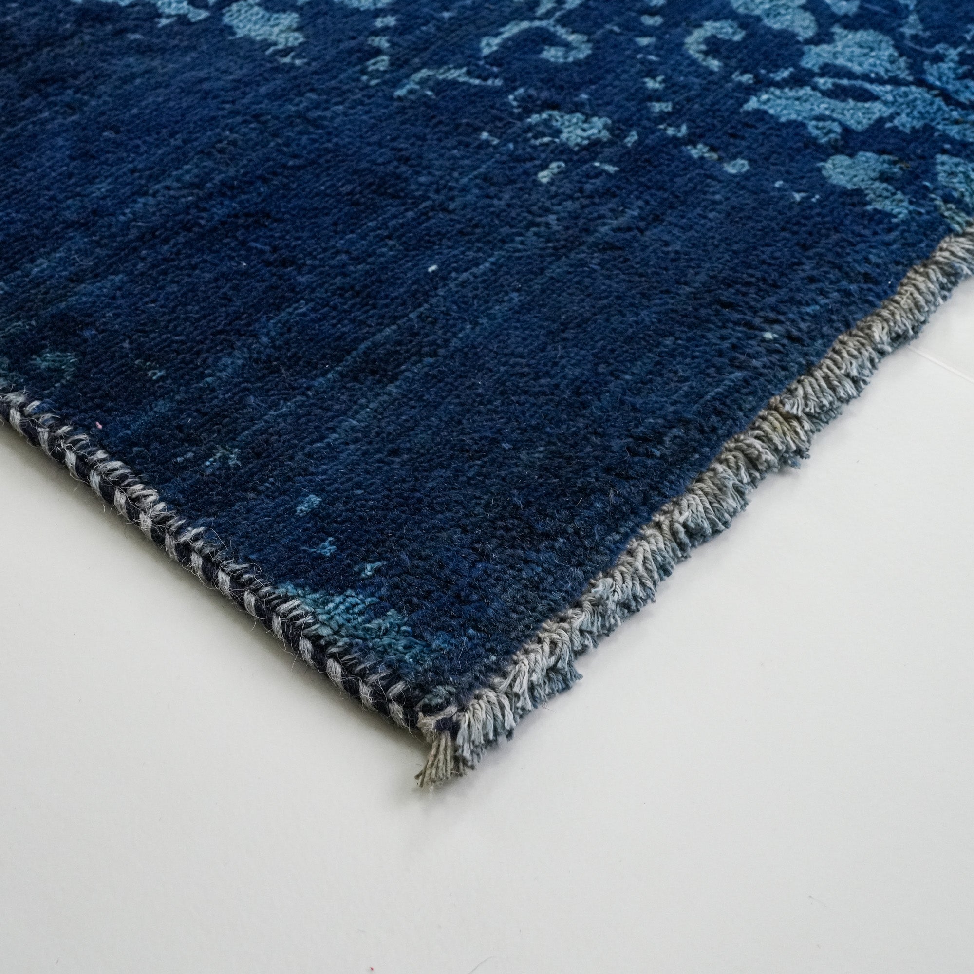 Ayan Series Handwoven Vintage Patterned Navy Wool Rug