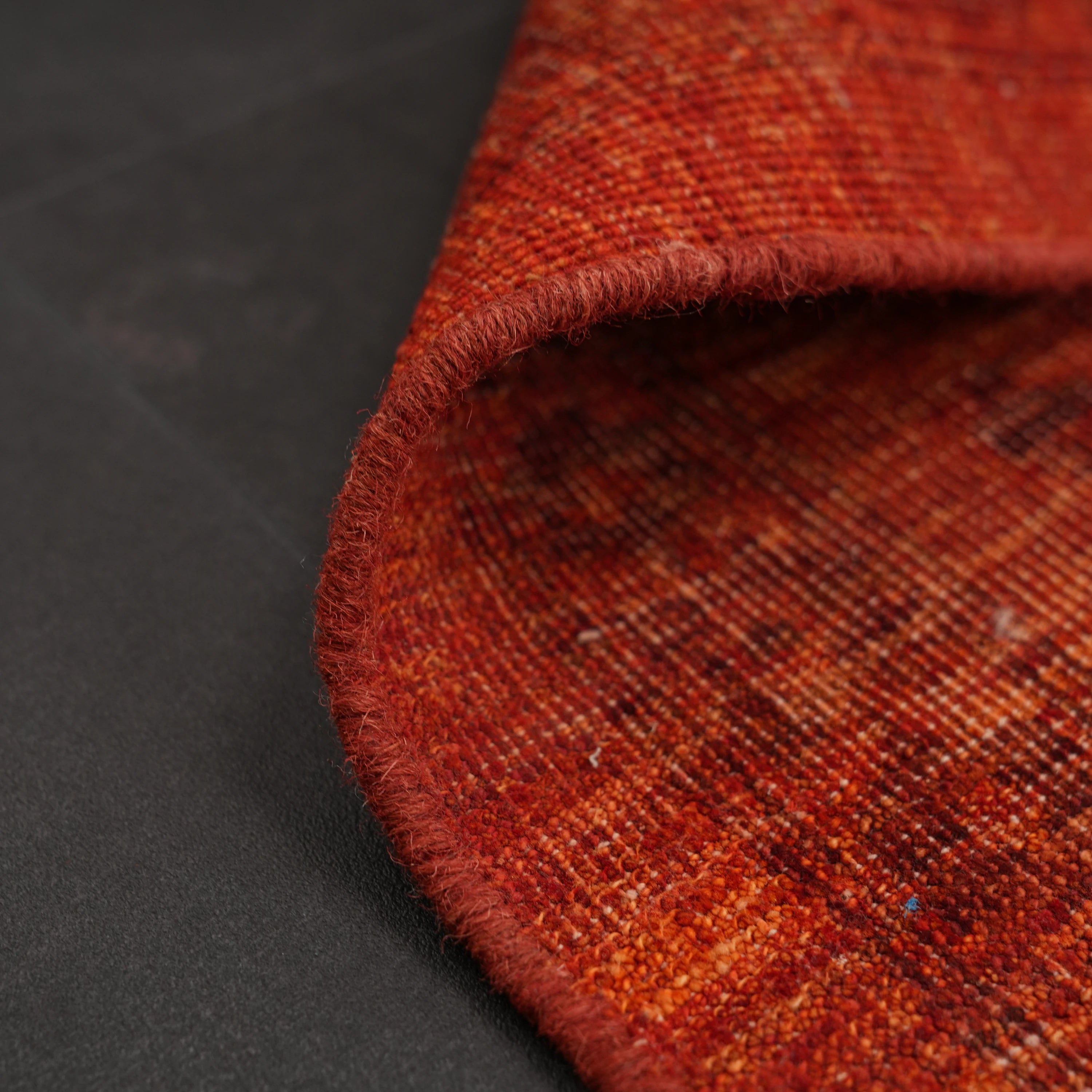 Ayan Serisi El Dokuma Vintage Desenli Yün Kırmızı Halı