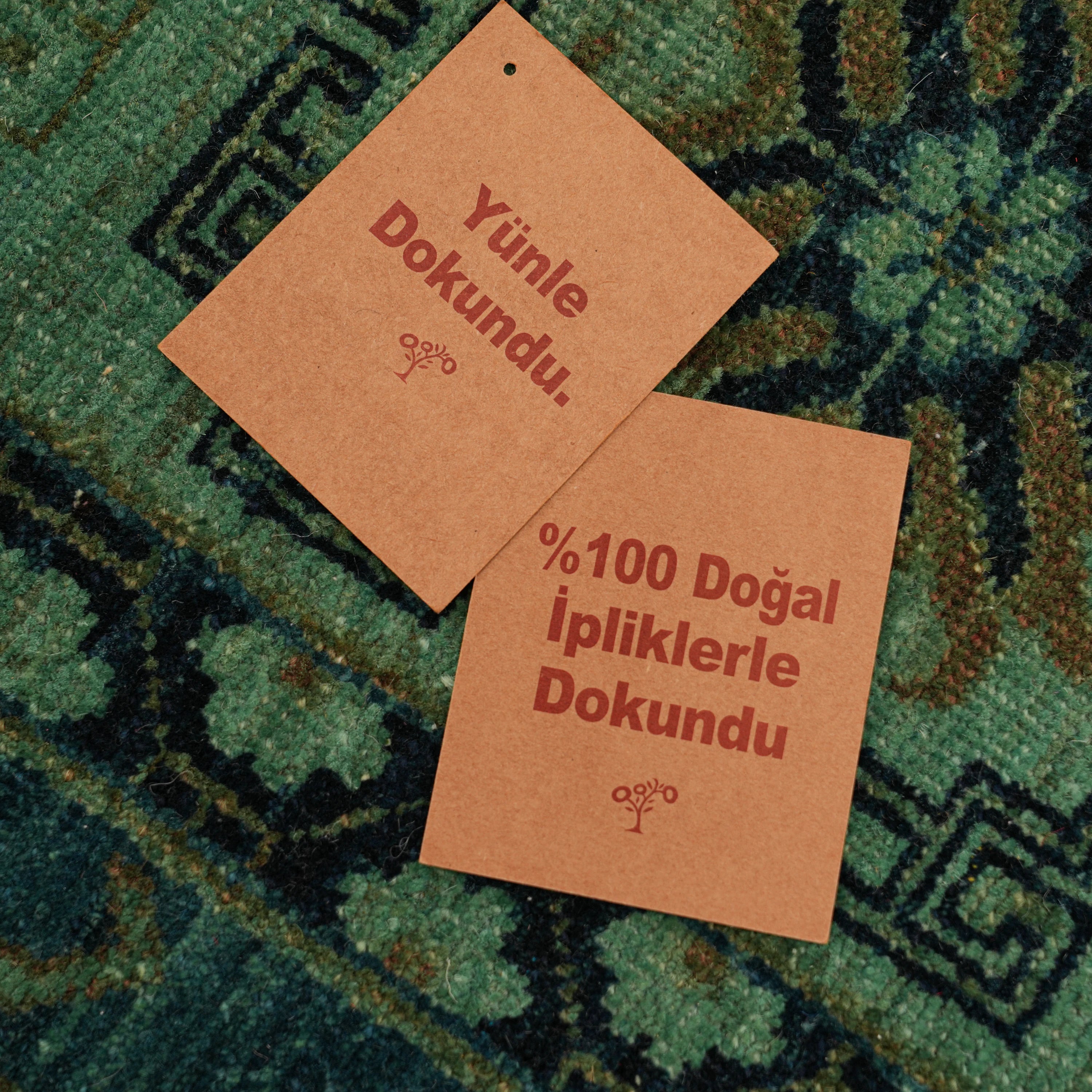 Şahzade Serisi El Dokuma Uşak Desenli Yeşil Yün Halı