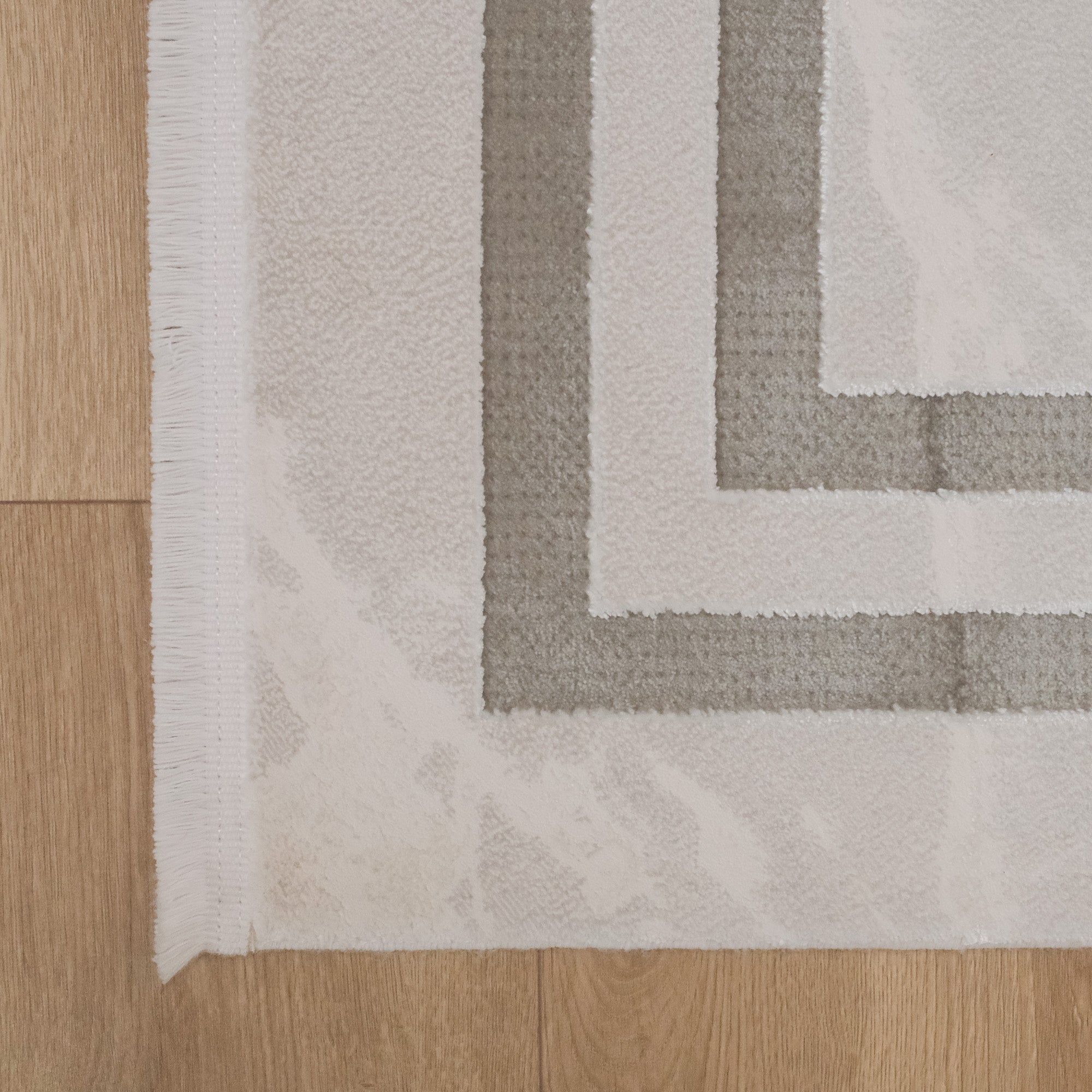 Çerçeve Desenli Akrilik Krem Halı