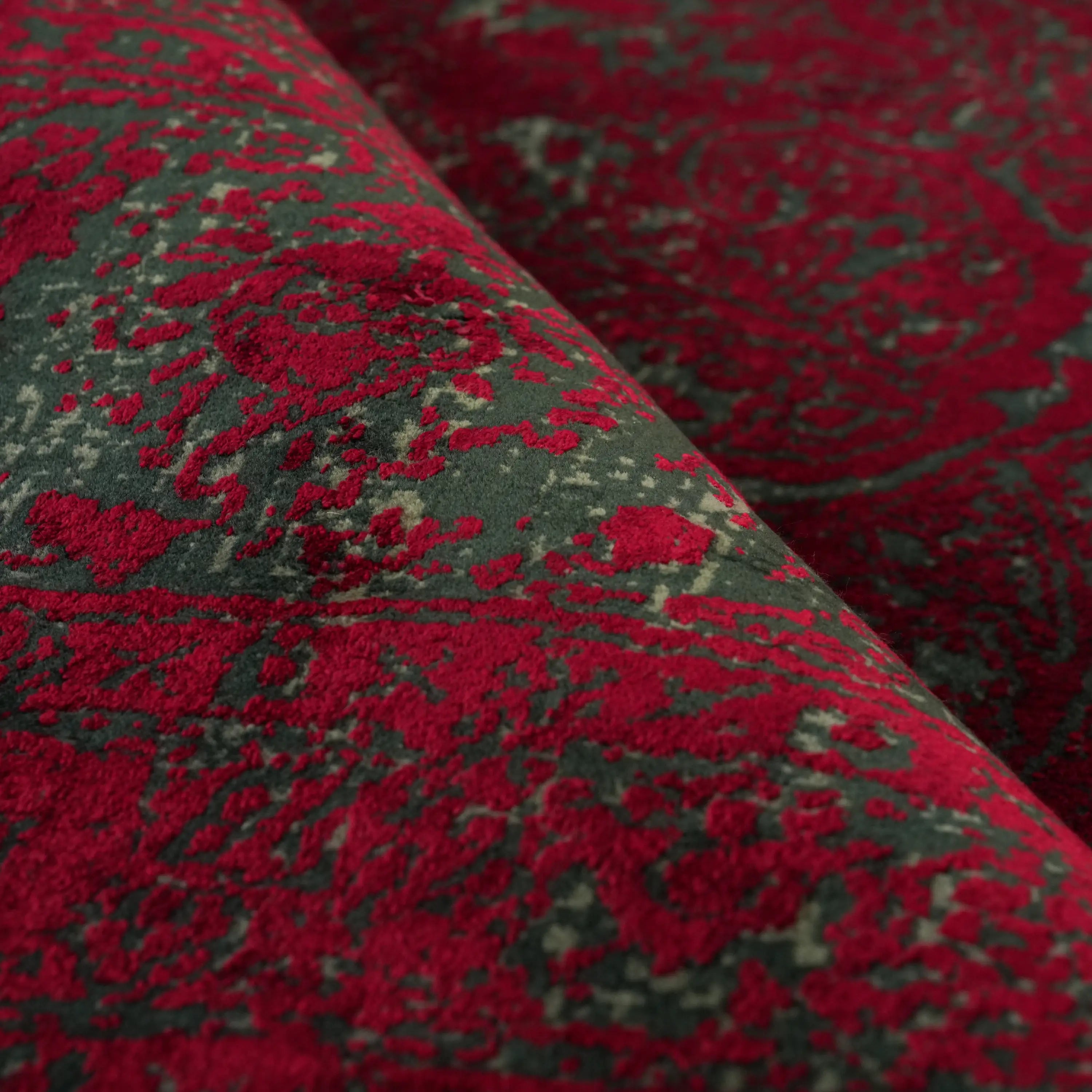 Çerçeve Desenli Kırmızı Viskon Halı