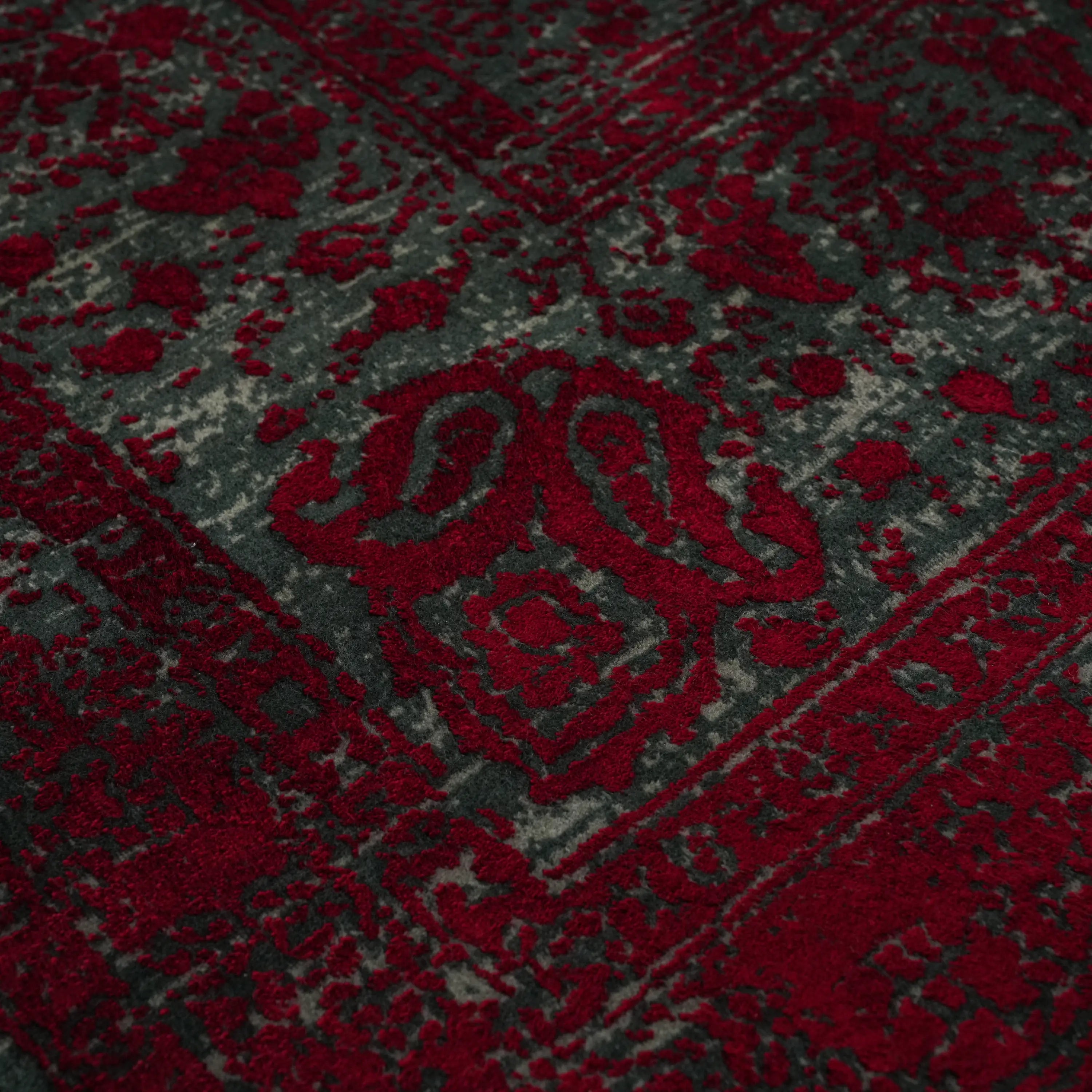 Çerçeve Desenli Kırmızı Viskon Halı