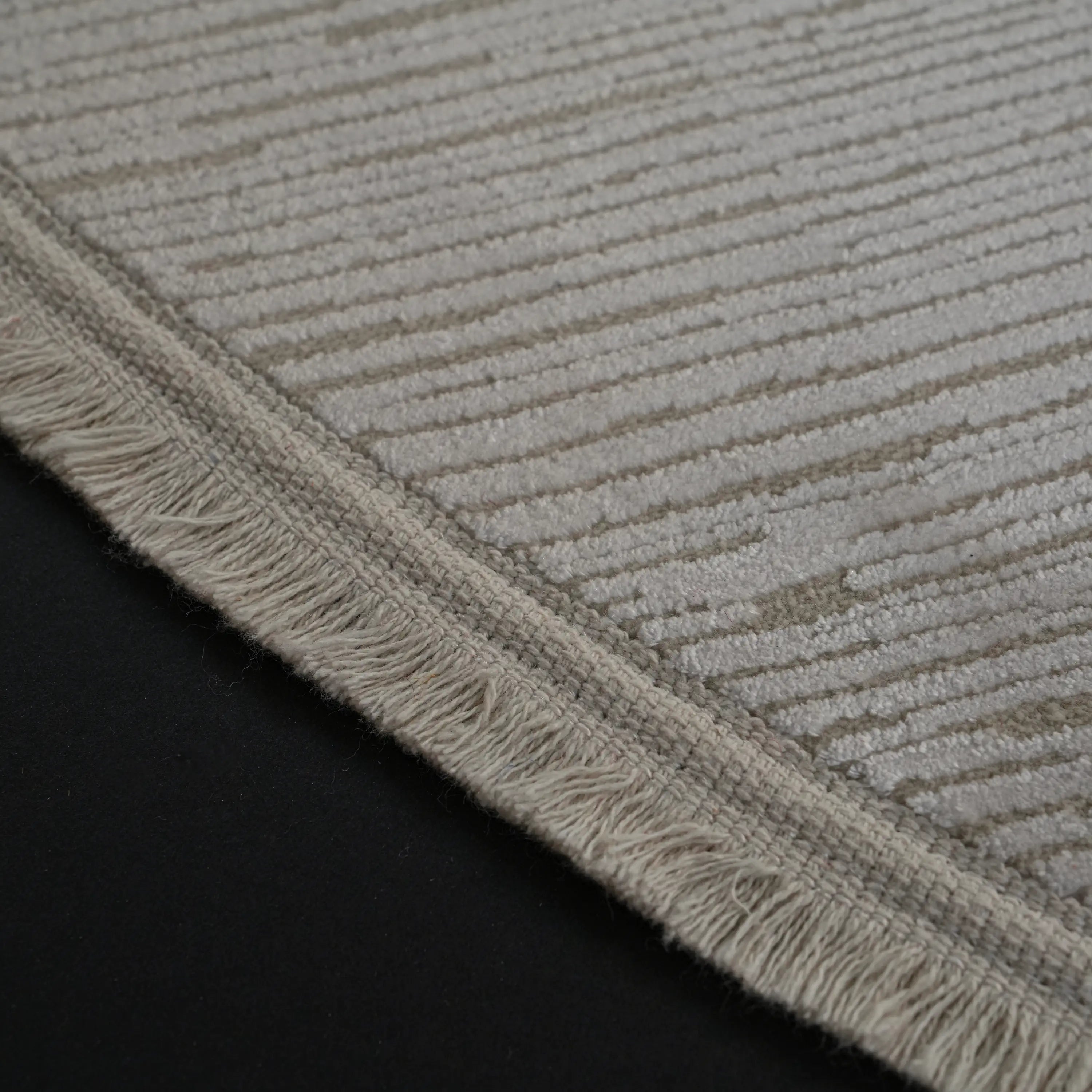 Frame Patterned Machine Woven Carpet