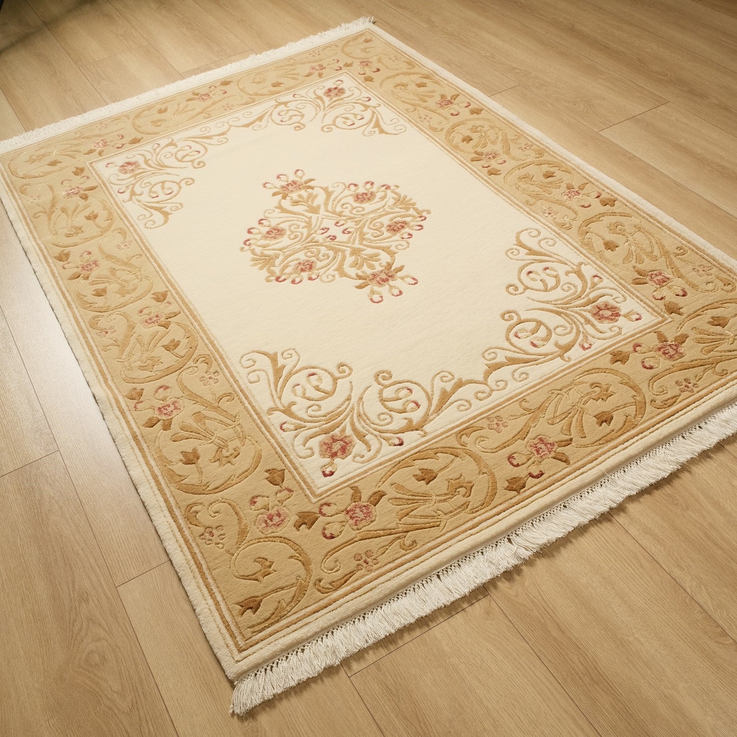 El Dokuma Çiçek Desenli Vizon Yün Halı