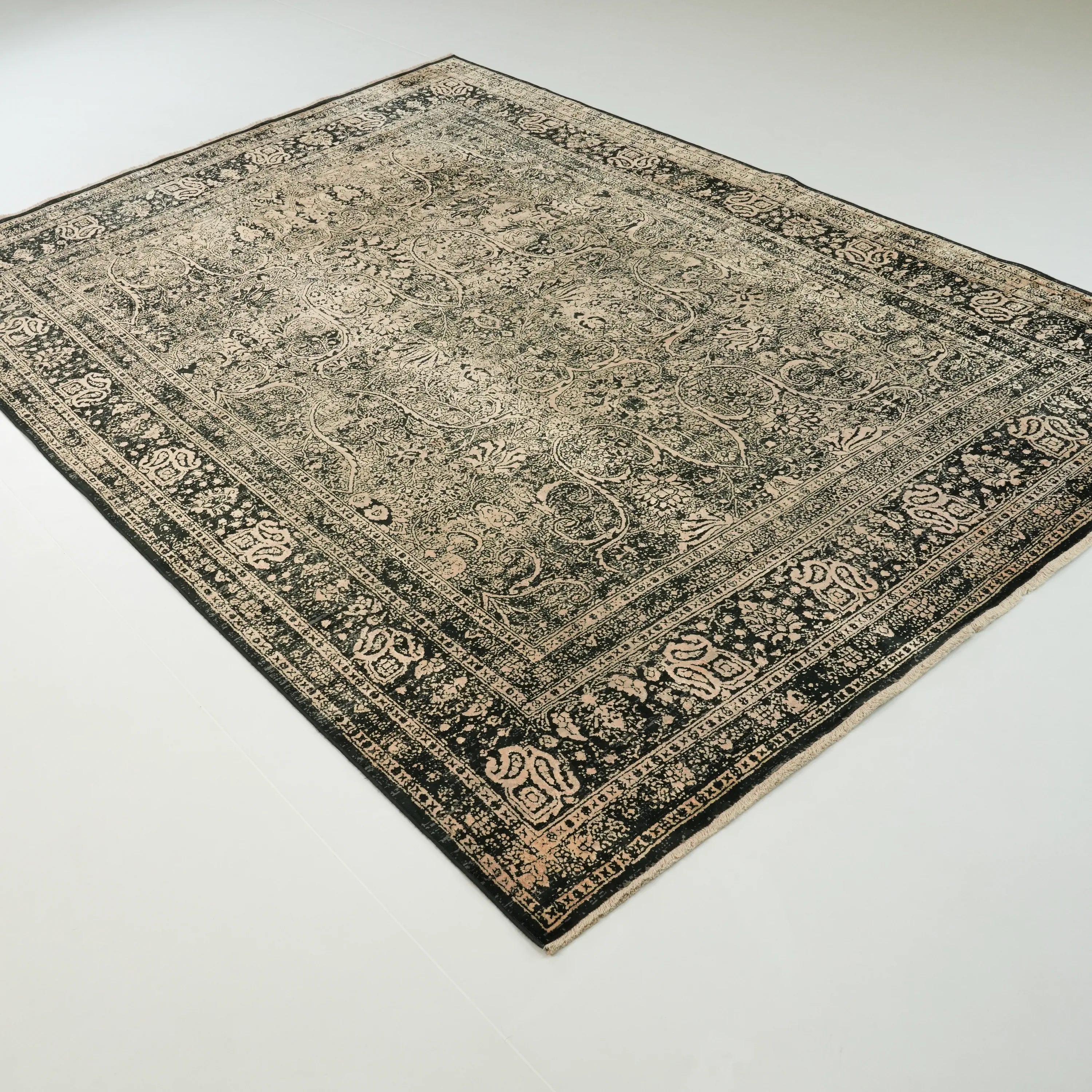 Çiçek Desenli Sarı Viskon Halı