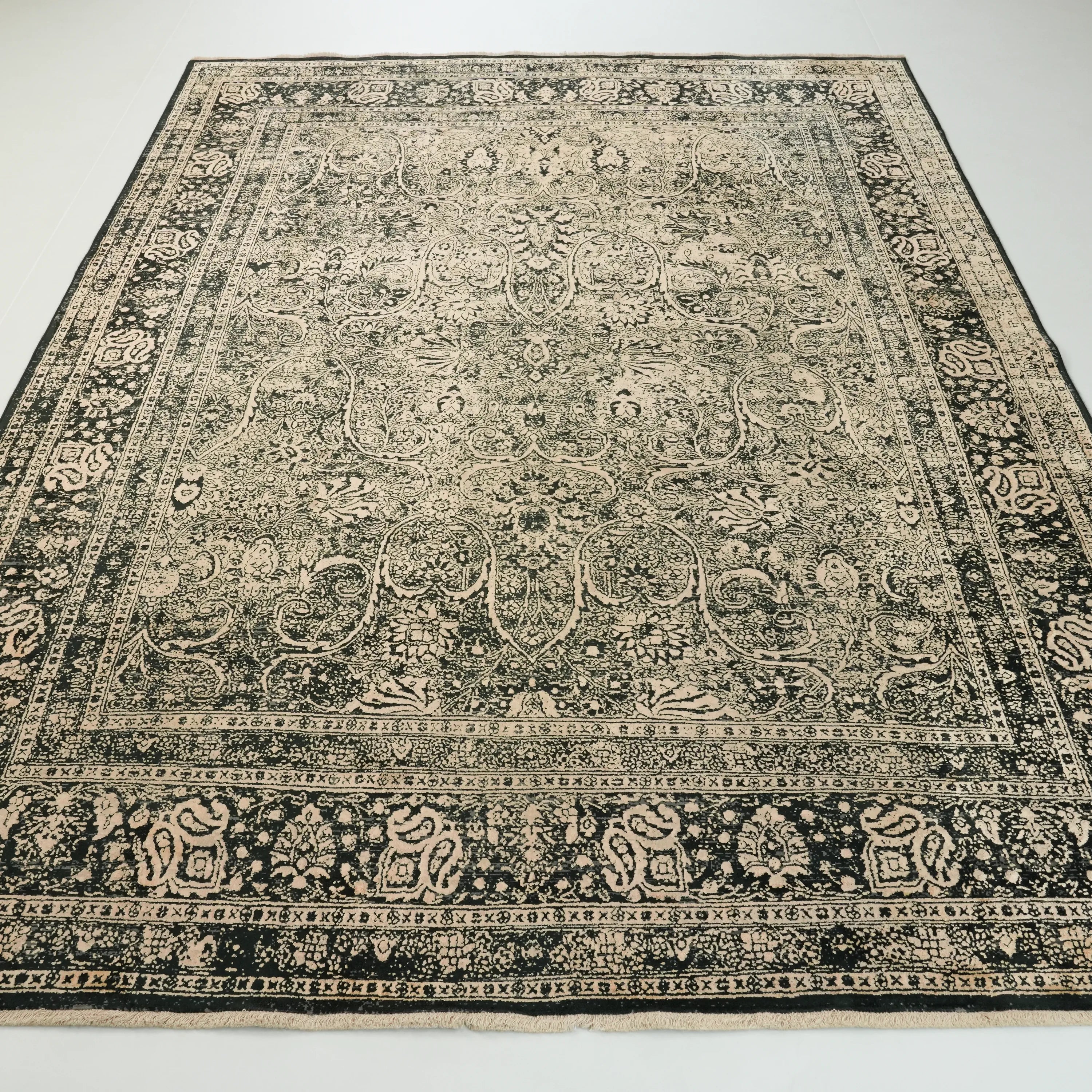 Çiçek Desenli Sarı Viskon Halı