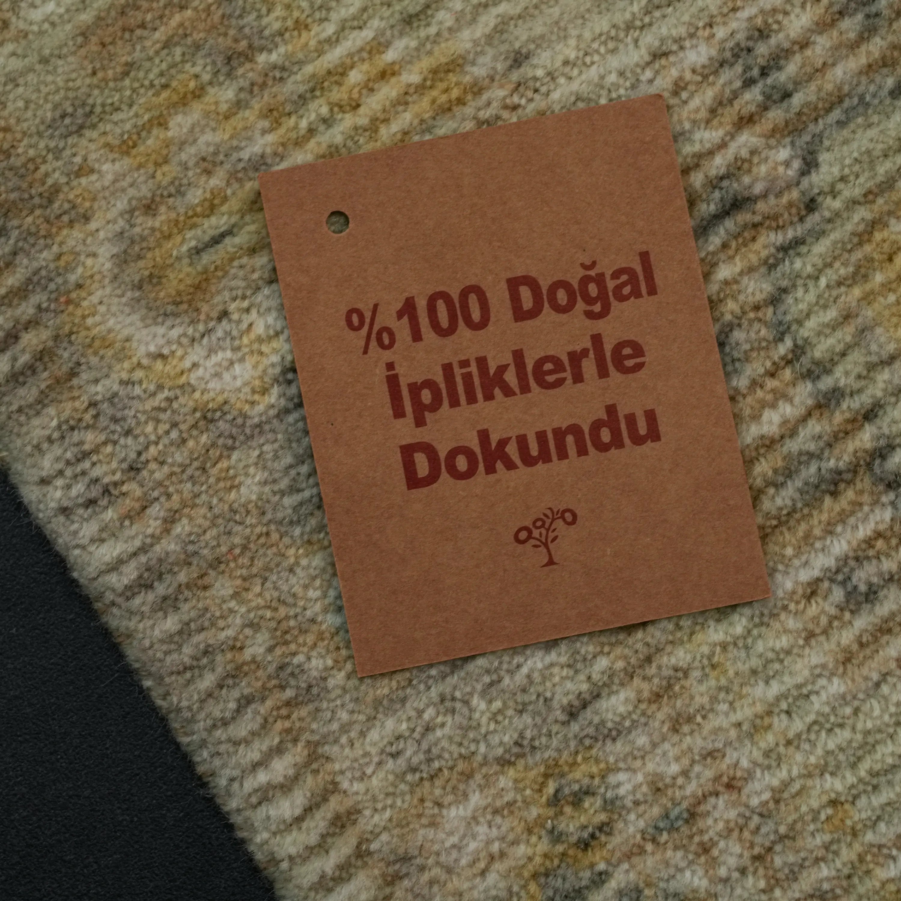 Çiçek Desenli Yün Krem Tezgah Dokuma Halı