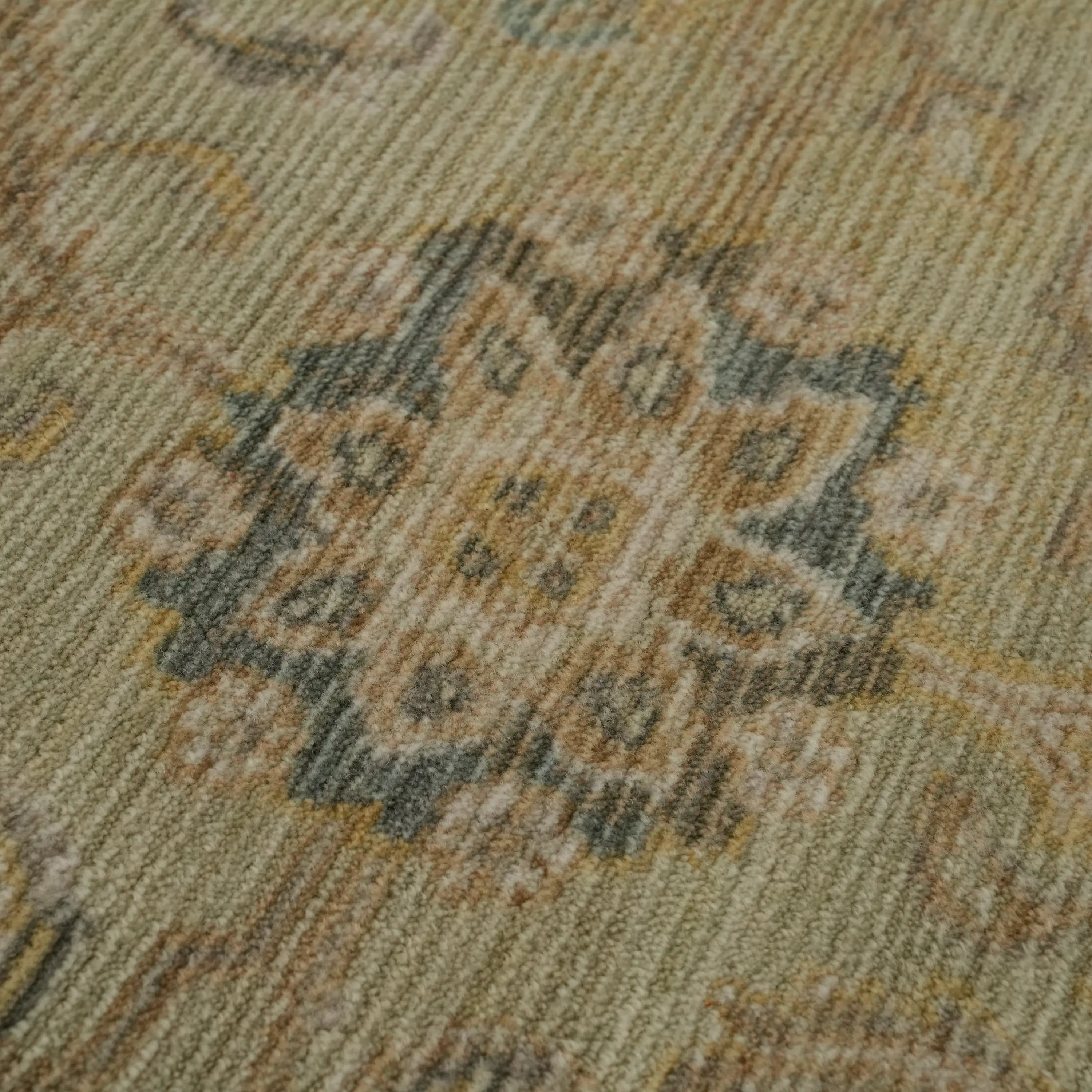 Çiçek Desenli Yün Krem Tezgah Dokuma Halı