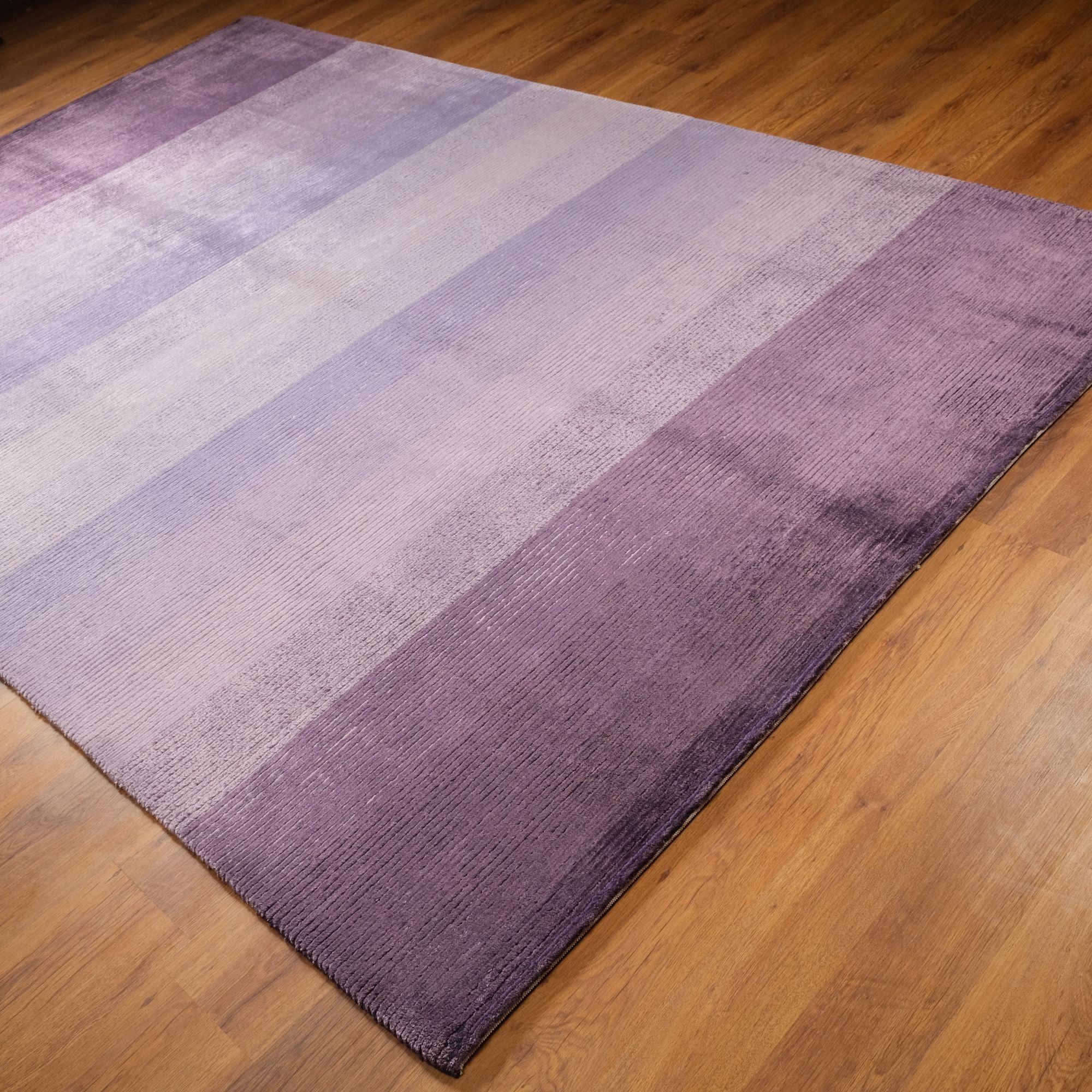 Çizgi Desenli El Dokuma Halı