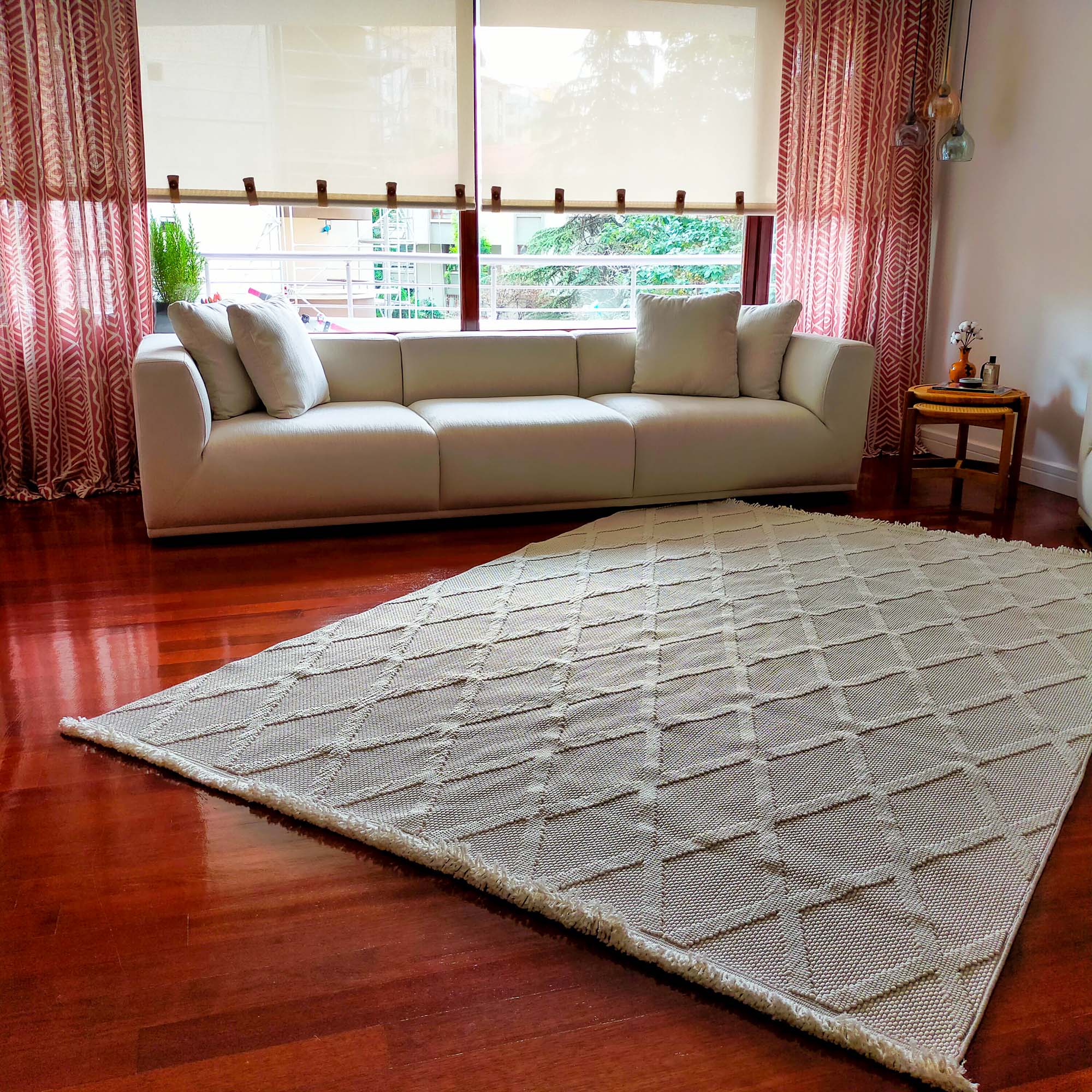 Cozy Geometric Design Machine Woven Carpet