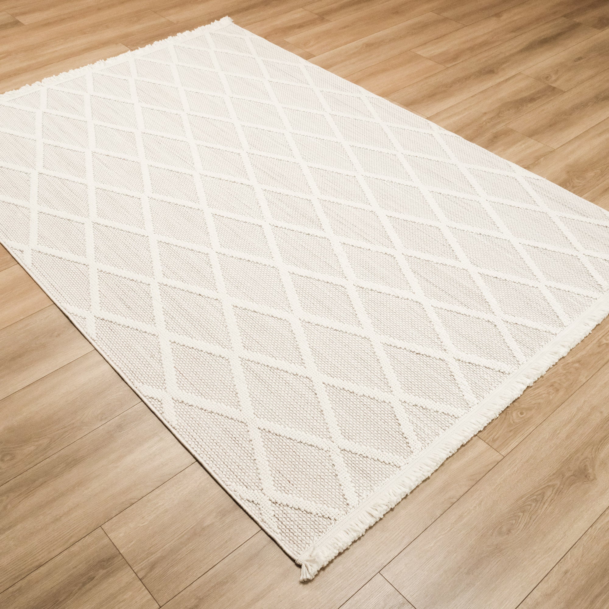 Cozy Geometric Design Machine Woven Carpet