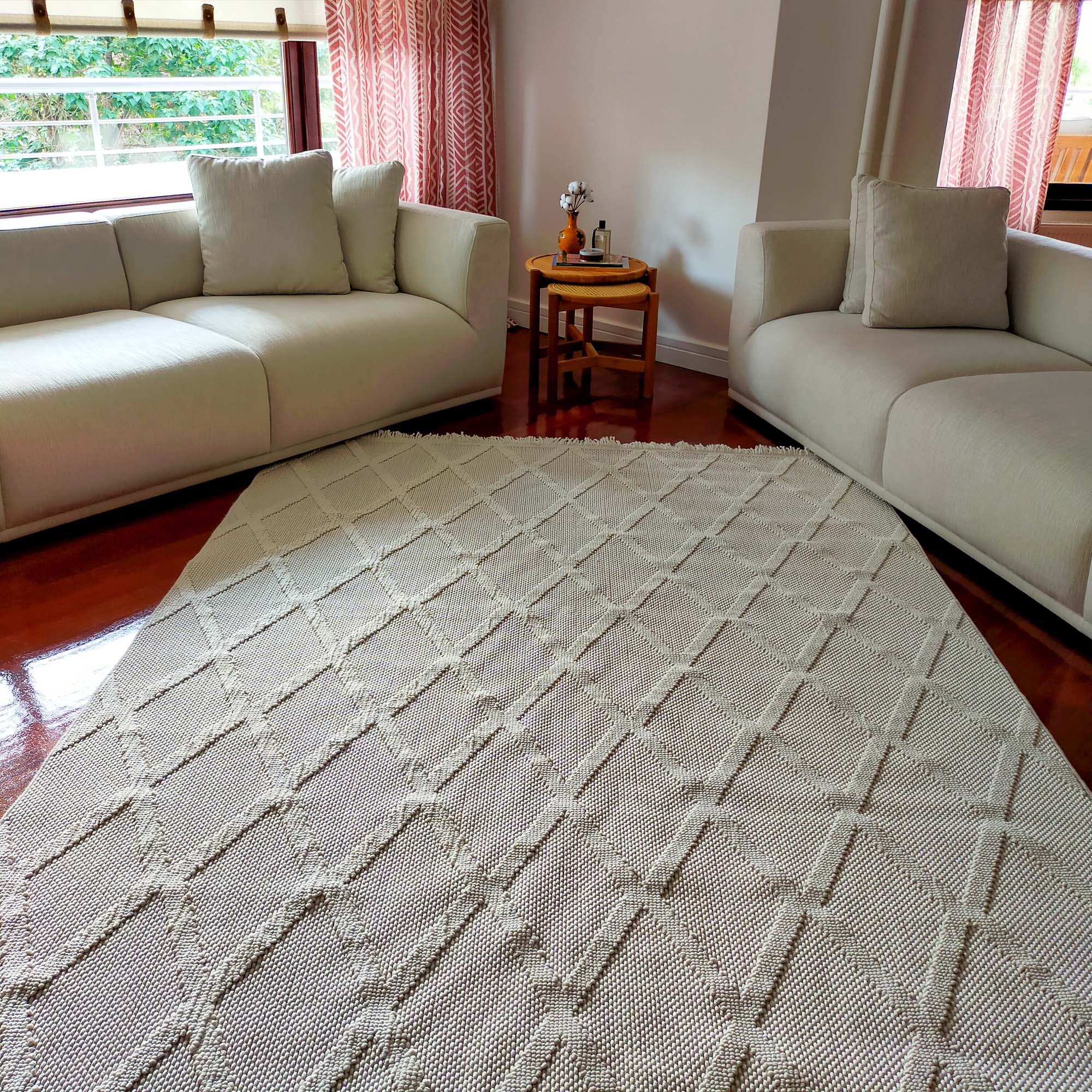 Cozy Geometric Design Machine Woven Carpet