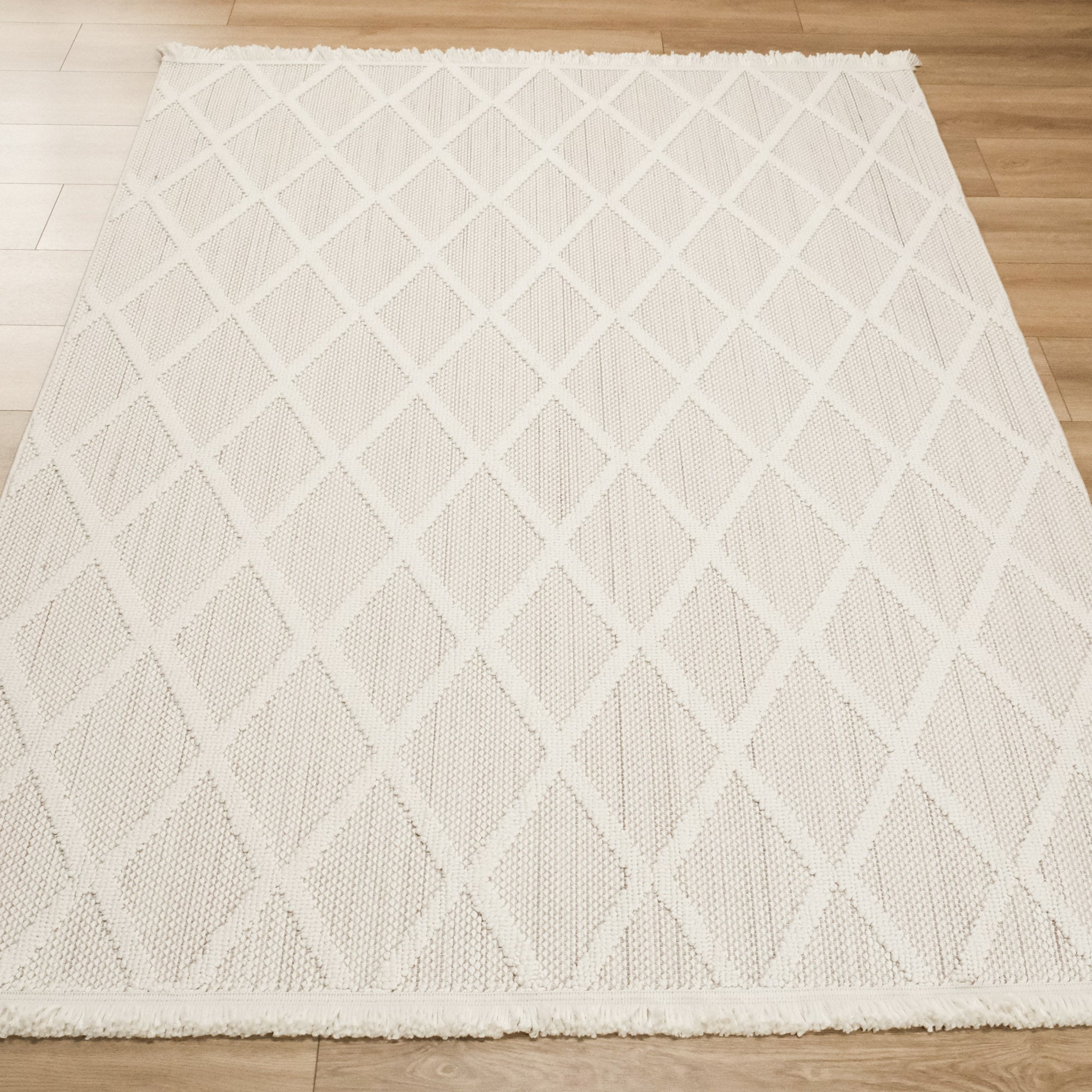 Cozy Geometric Design Machine Woven Carpet