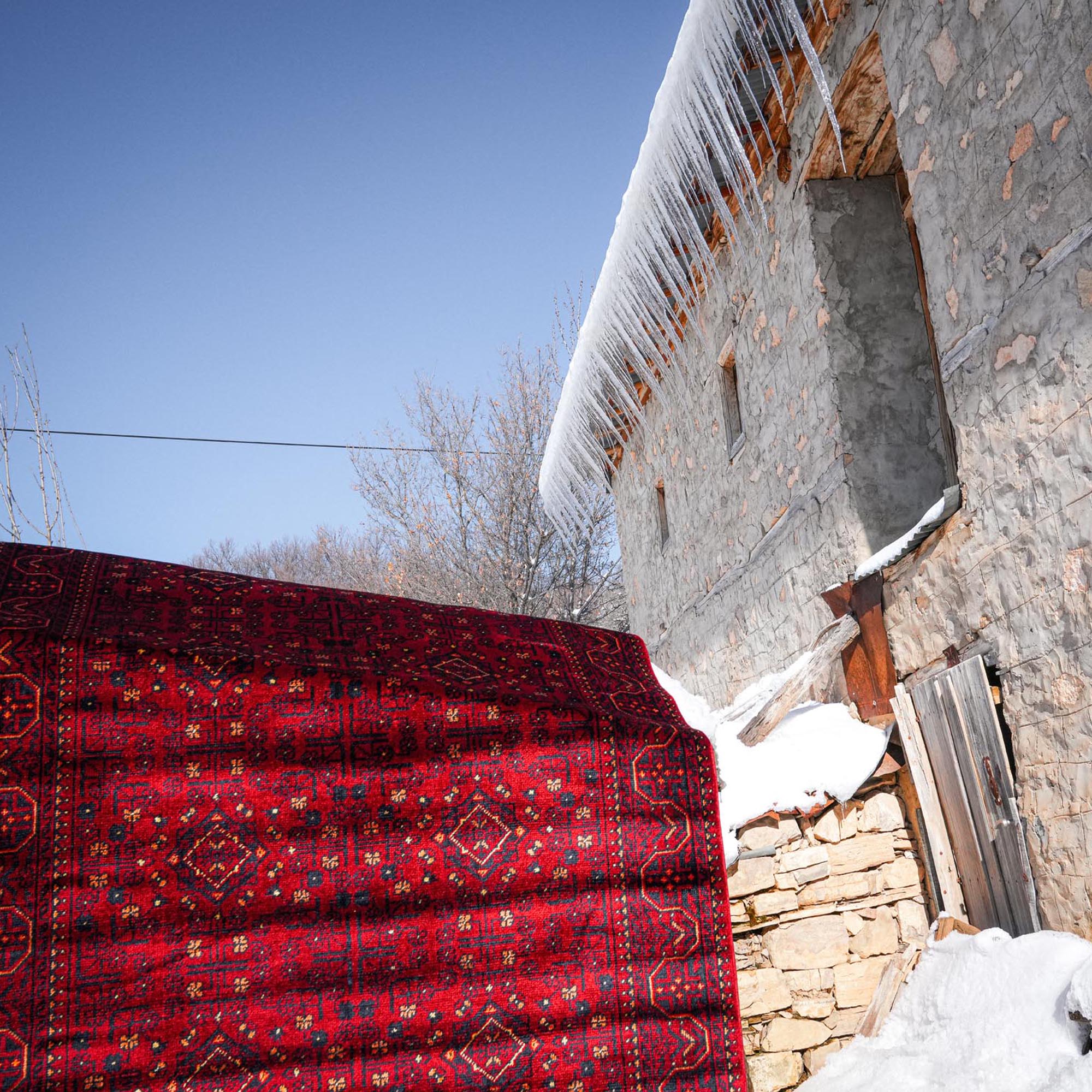 Karlar arasında Afgan halısı - Halıcızade