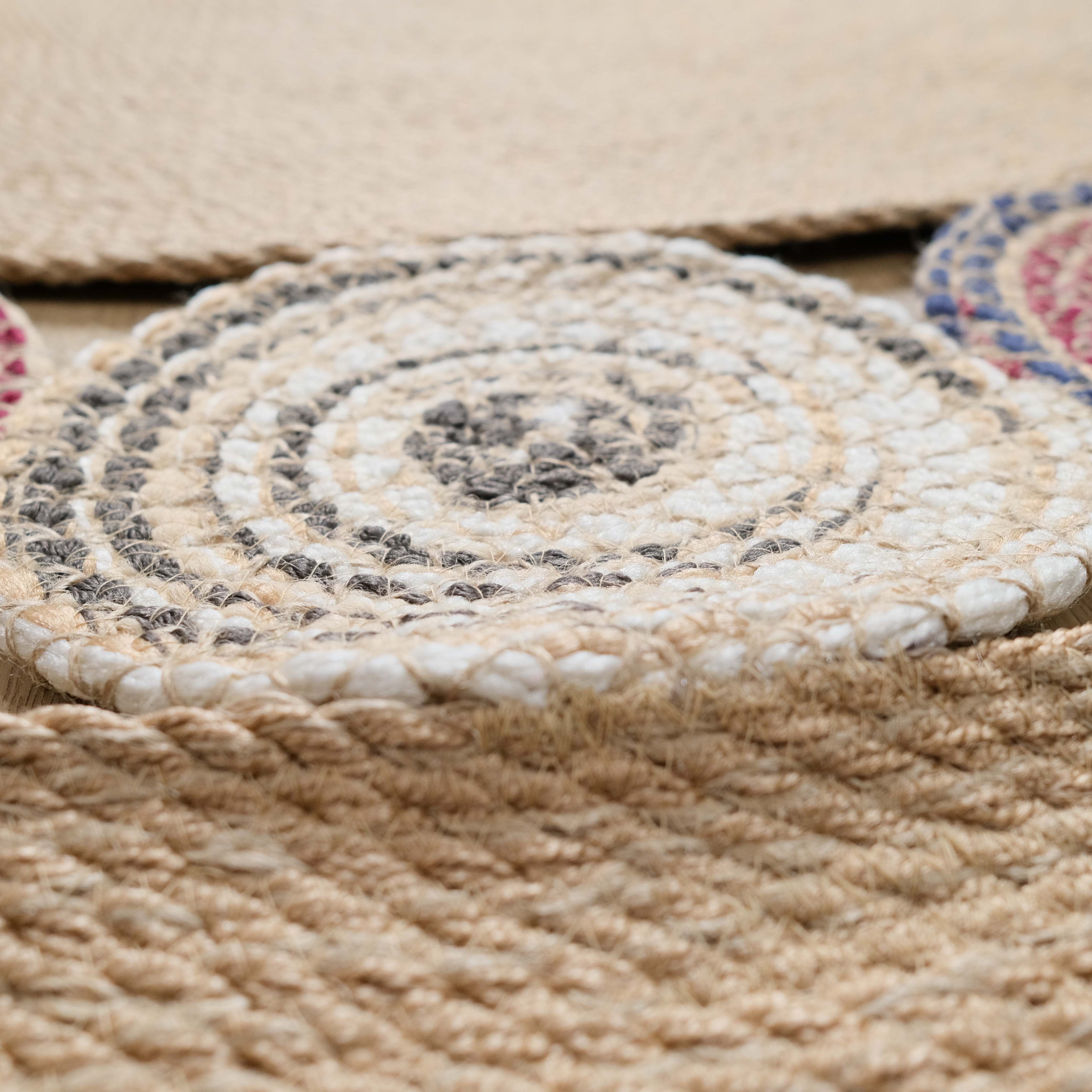 Patna Serisi Geometrik Desenli Yuvarlak Krem Halı