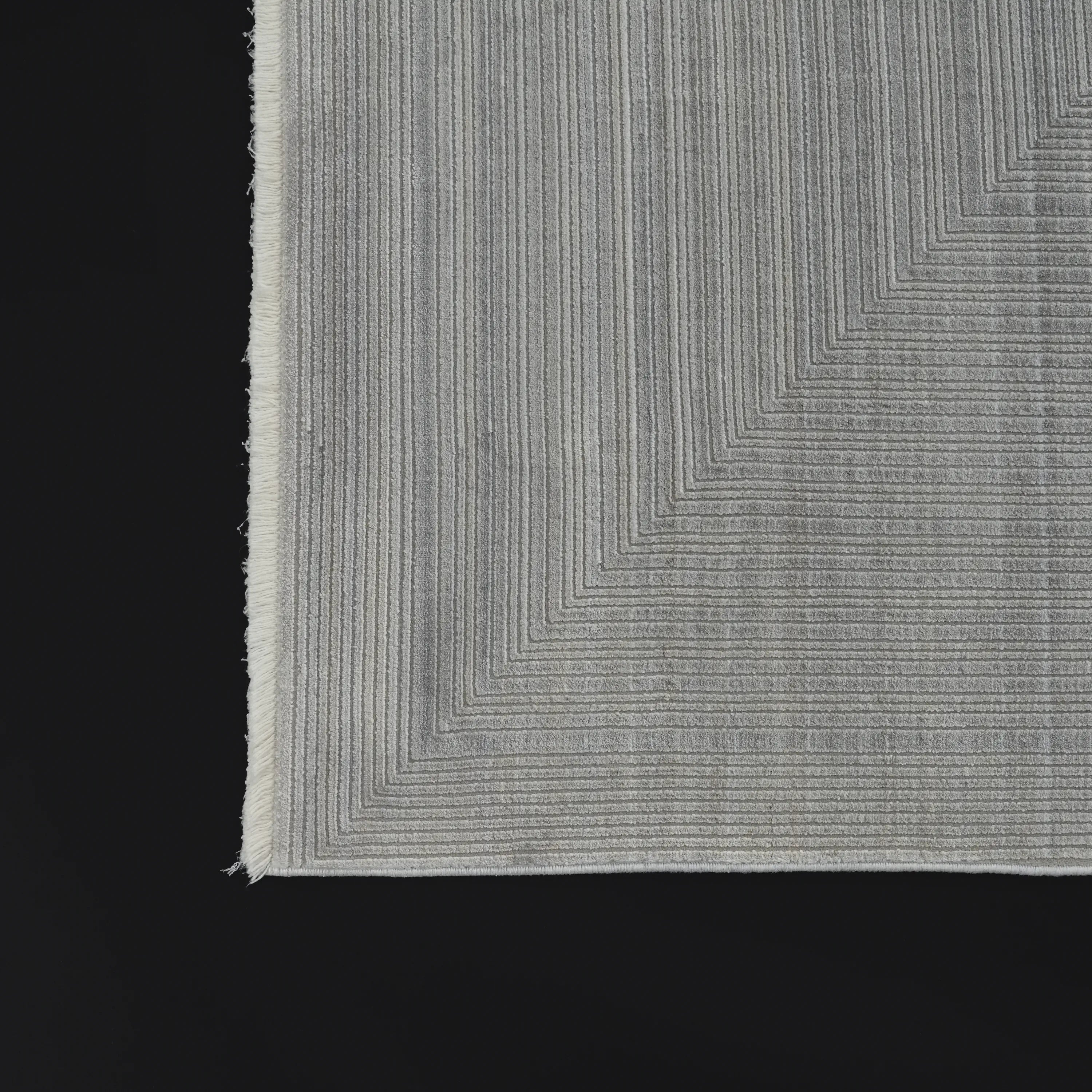 Çizgi Desenli Makine Dokuma Halı