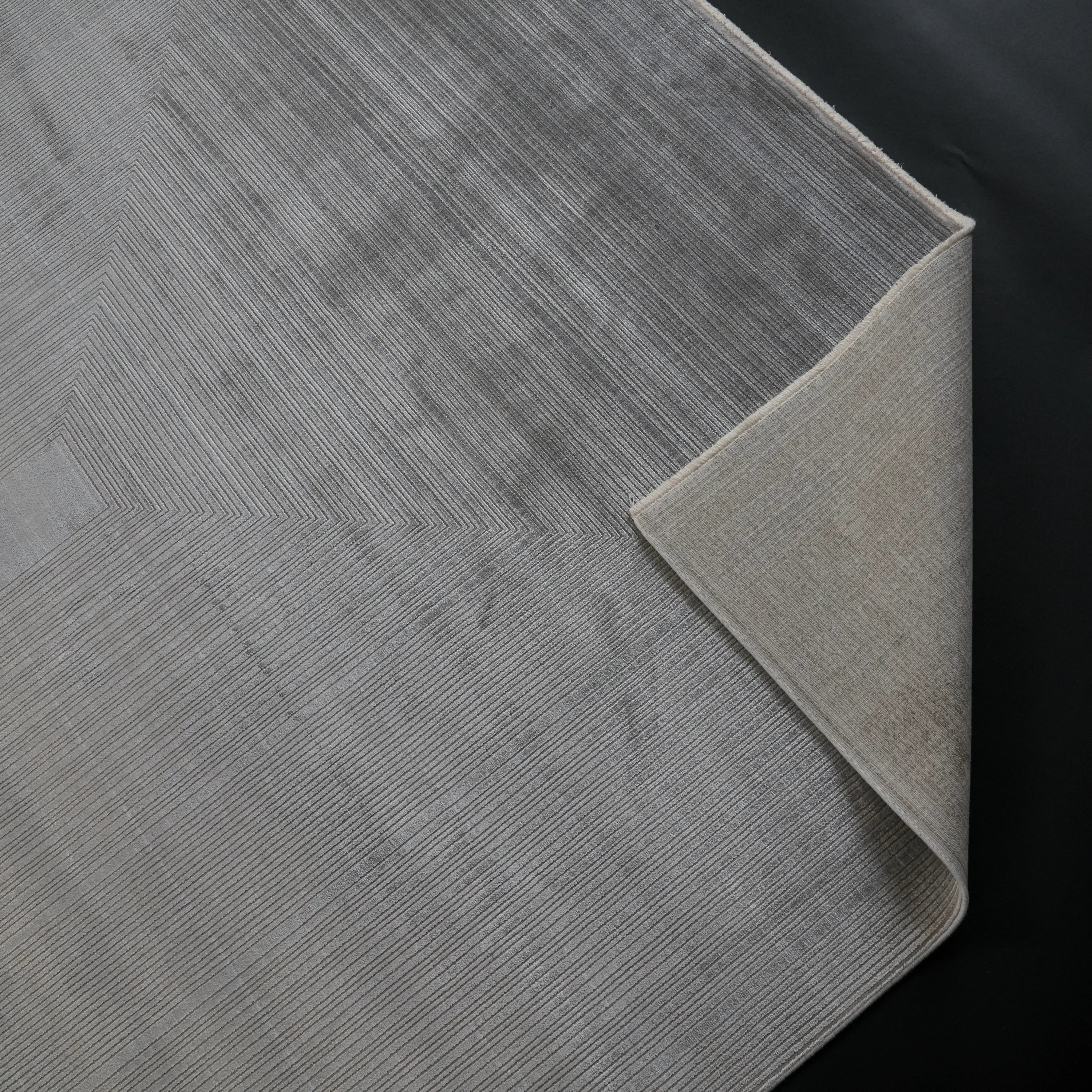 Çizgi Desenli Makine Dokuma Halı