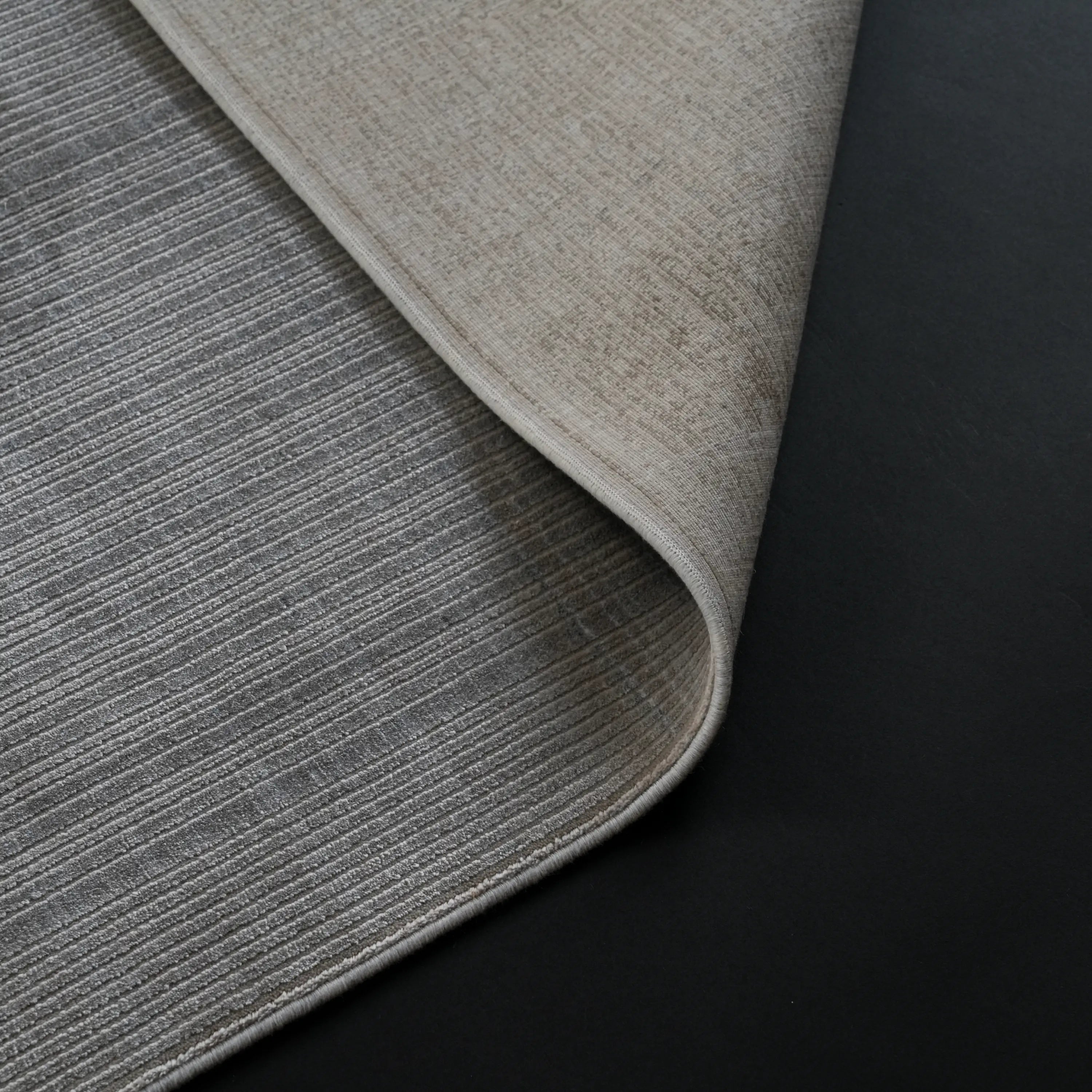 Çizgi Desenli Makine Dokuma Halı