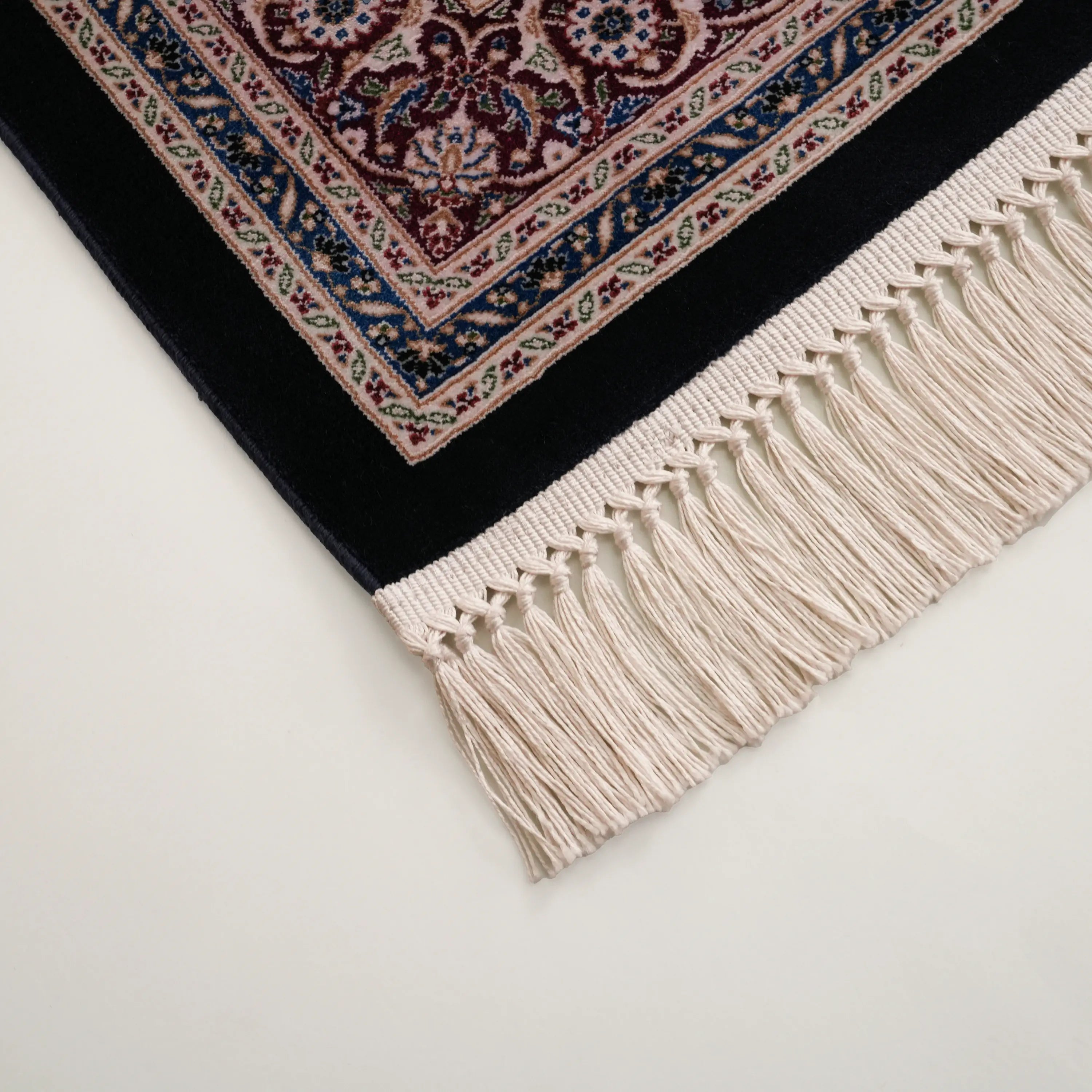 Efsun Serisi Hereke Desenli Lacivert Viskon Halı