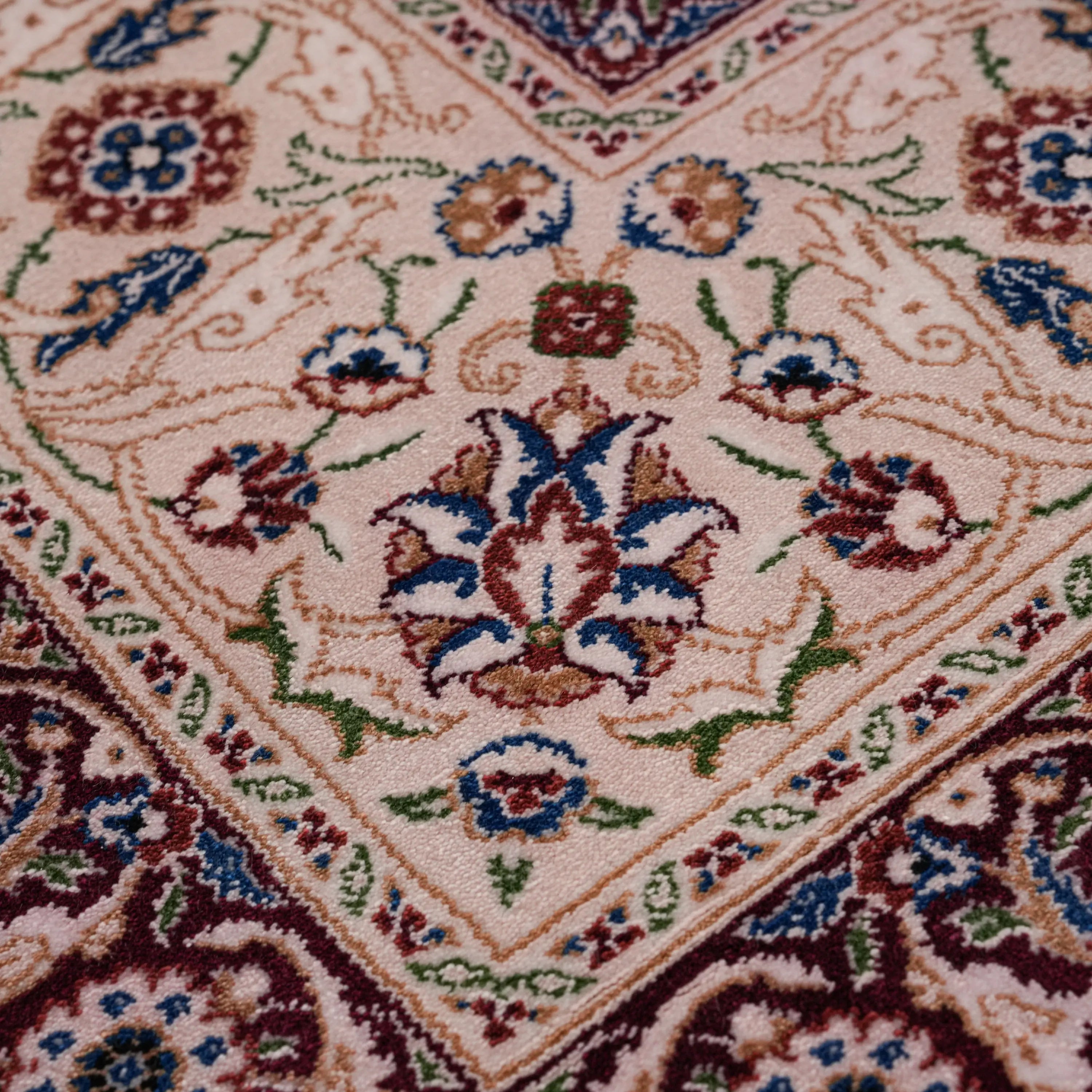 Efsun Serisi Hereke Desenli Lacivert Viskon Halı