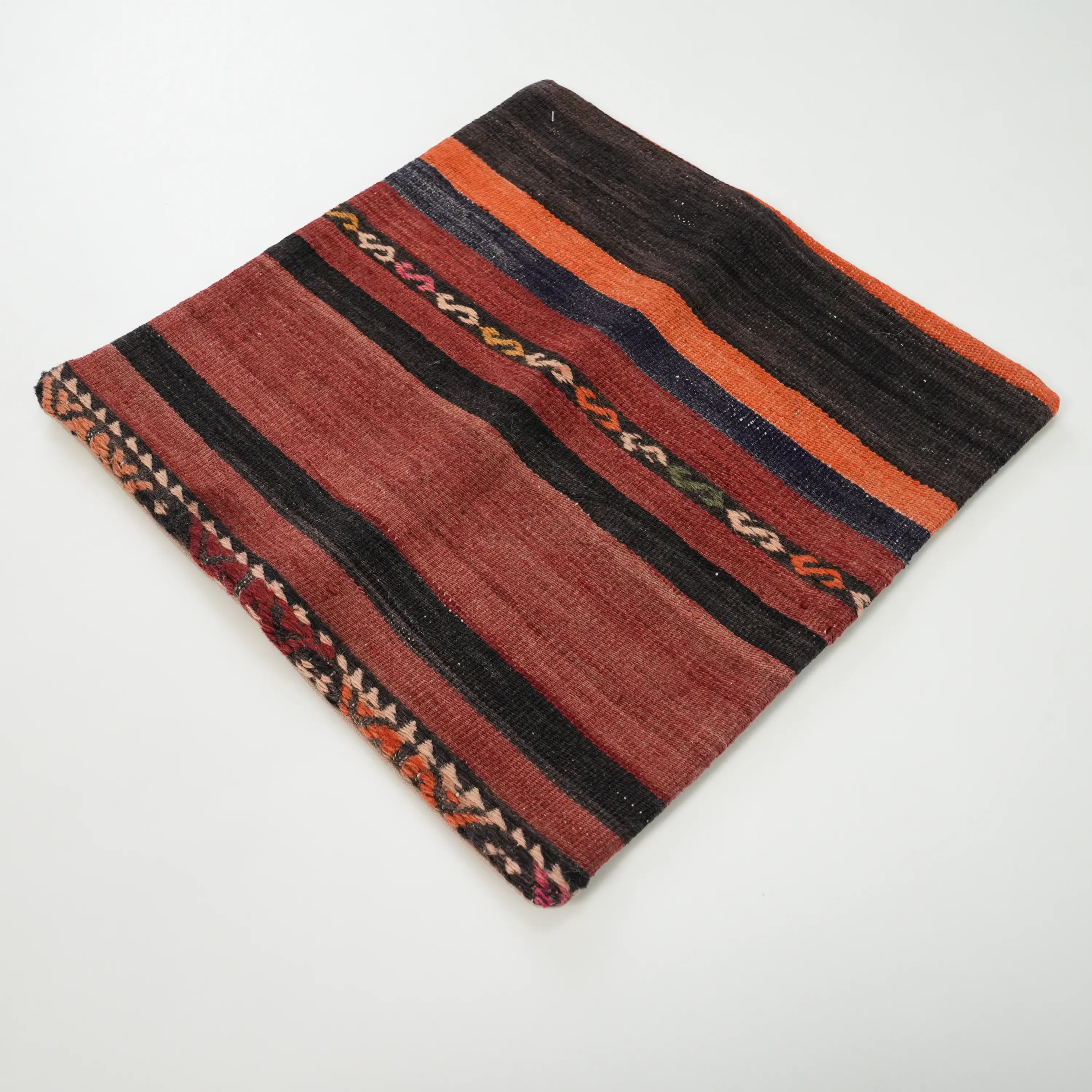 El Dokuma Anadolu Desenli Bordo Yün Kırlent Kılıfı