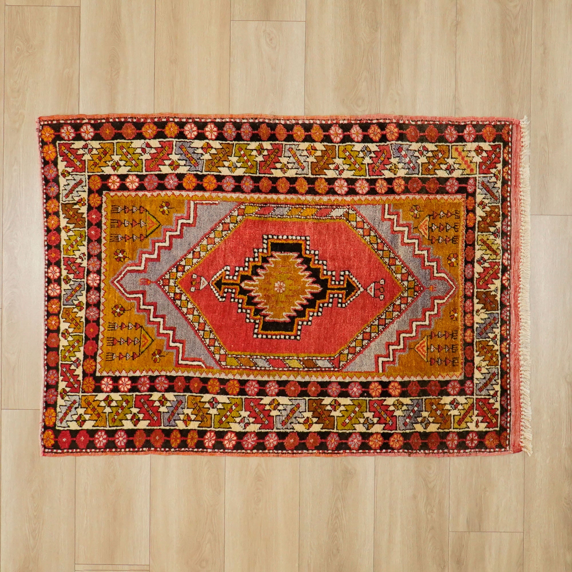 Ortaköy Sandık Eskisi 70 Yaş Kirmen El Dokuma Halı