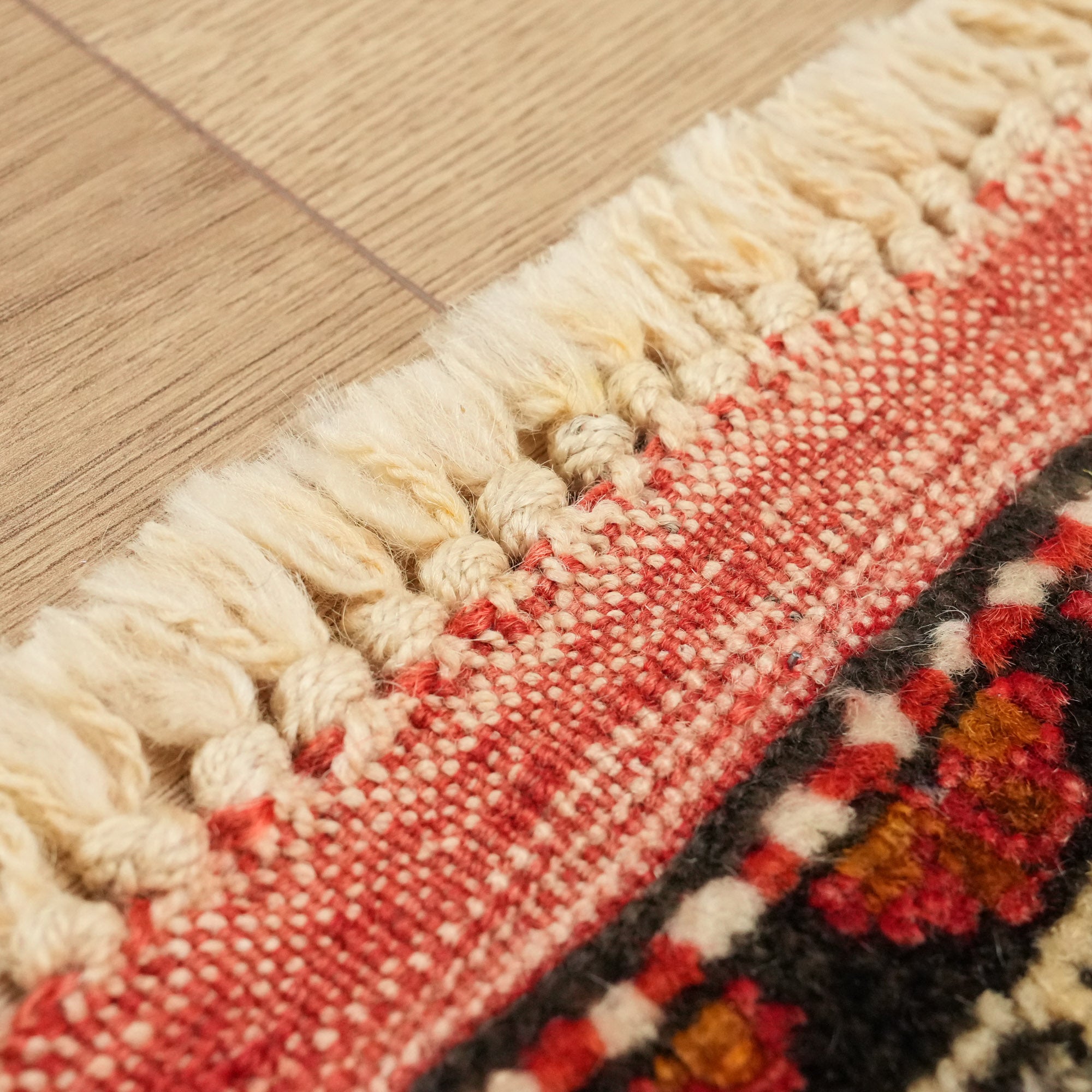 Ortaköy Sandık Eskisi 70 Yaş Kirmen El Dokuma Halı